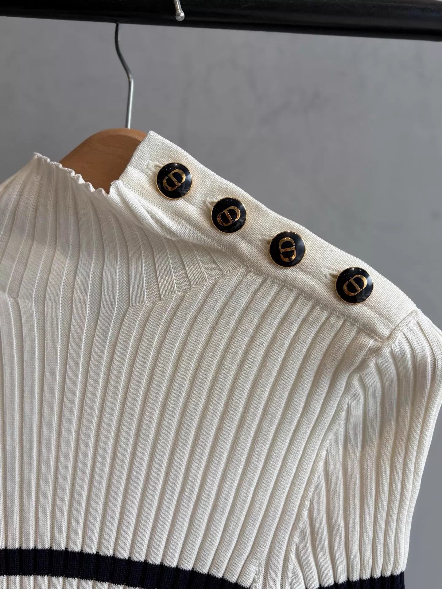 Dior Dior Ivory CD Logo Knit Short Sleeve Tee 36 NWOT Size XS / US 0-2 / IT 36-38 - 2 Thumbnail