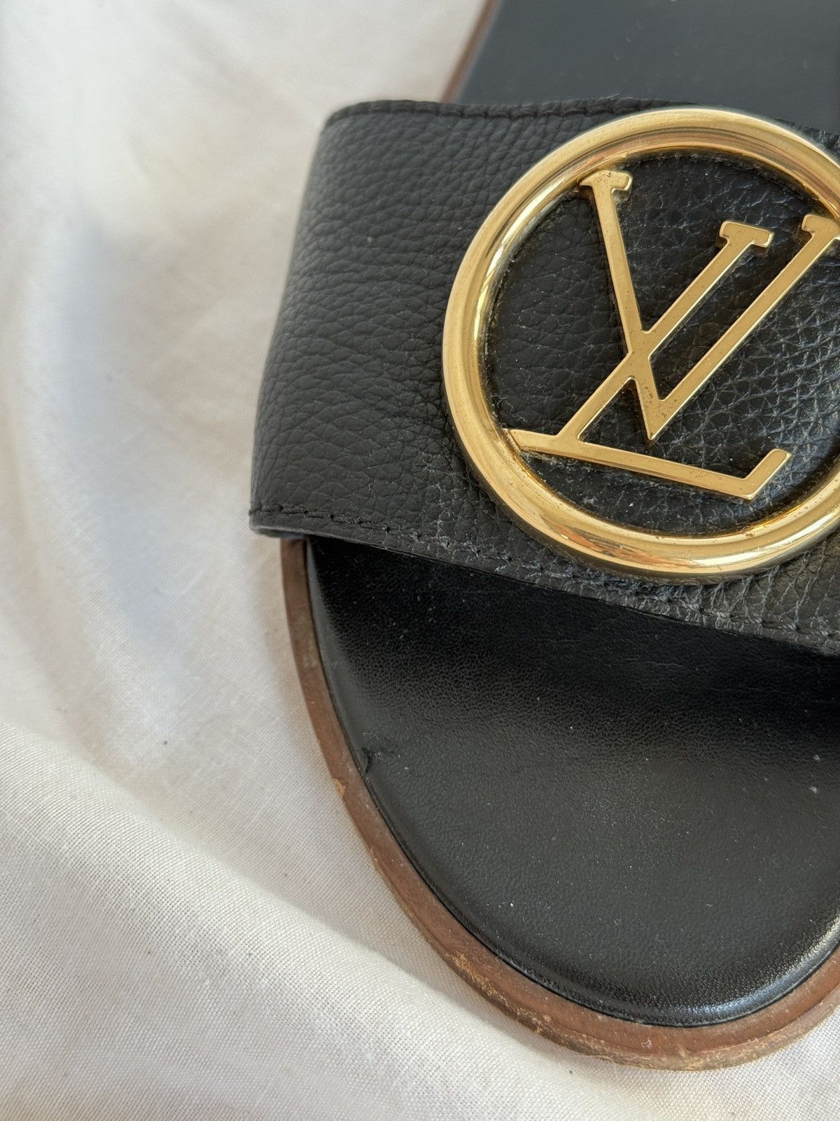 Louis Vuitton Louis Vuitton Lock It Black Leather Sandals Flip Flops Size US 7 / IT 37 - 5 Thumbnail