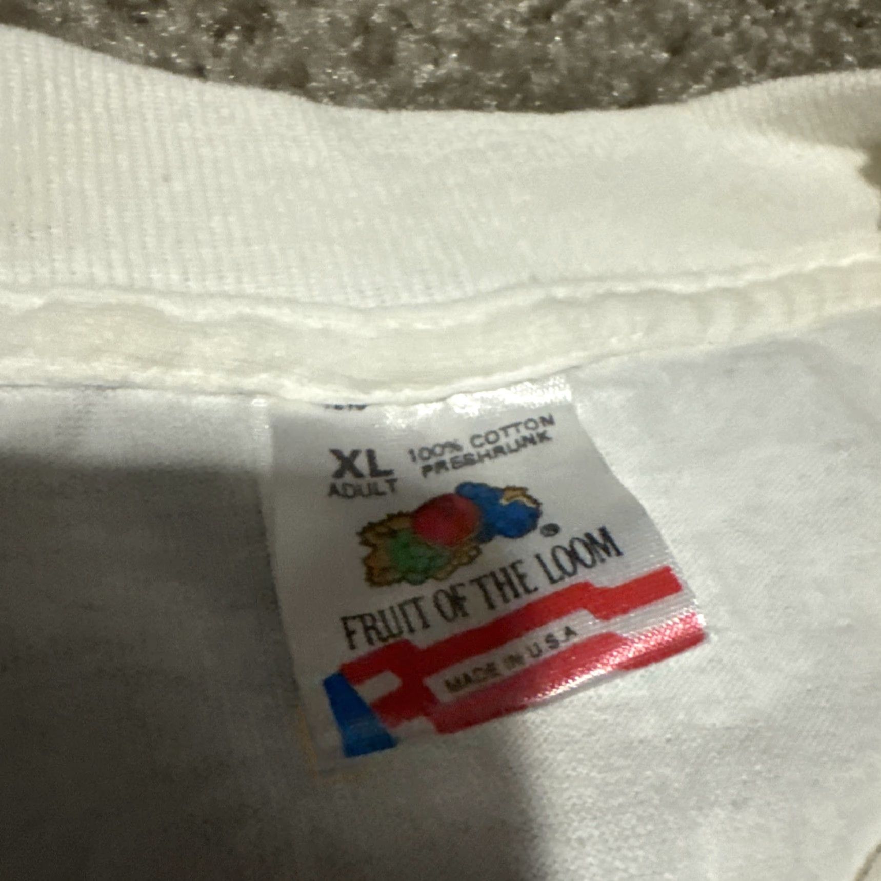 Fruit Of The Loom VINTAGE Chi Omega T-Shirt White XL Unisex Adults College 90s Vintage Greek Life Fruit of the Loom Shirt Women/Men Size US XL / EU 56 / 4 - 5 Thumbnail