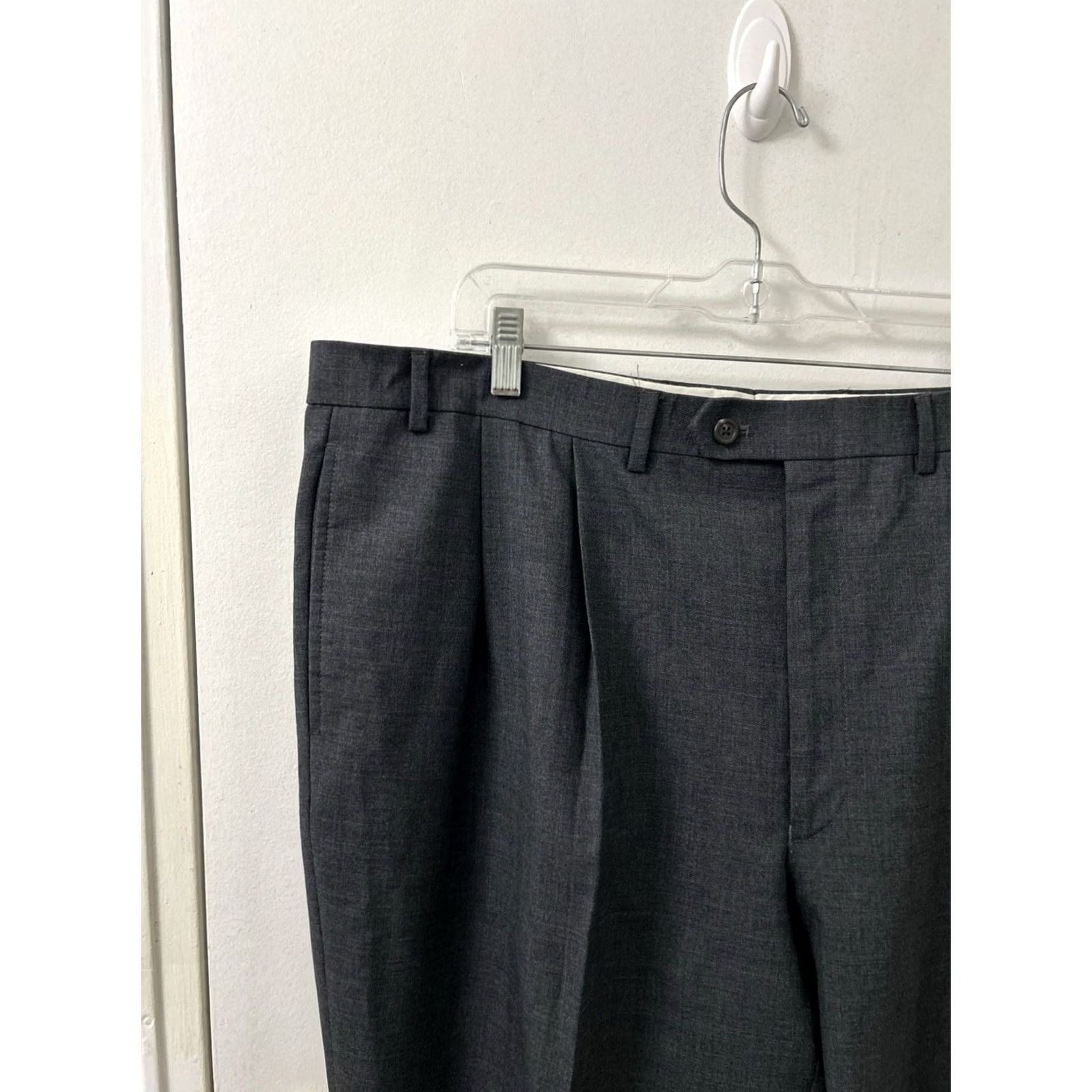 Ralph Lauren VINTAGE? No. Lauren Ralph Lauren Mens Pants Dress Wool 100% Gray 42x32 Cuffed Pleated Classic Straight Inseam 32 Department Men Size US 42 / EU 58 - 4 Thumbnail