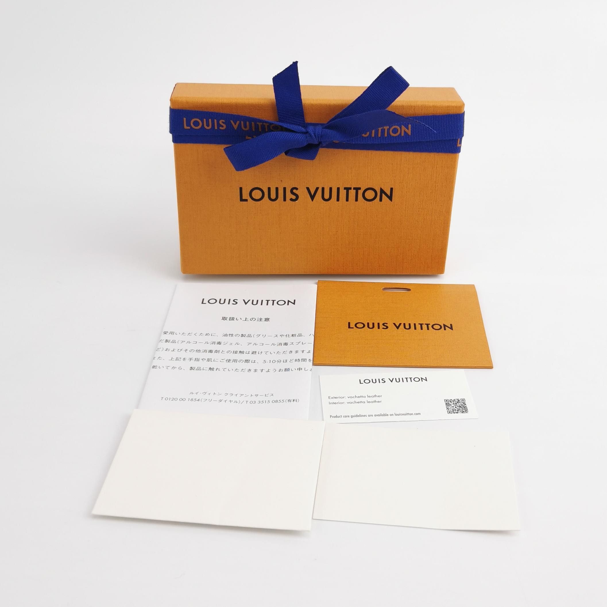 Louis Vuitton Louis Vuitton (LV) Mahina leather solid color hollow old fl Size ONE SIZE - 7 Thumbnail