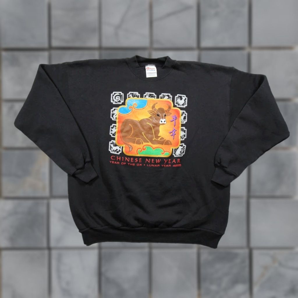 Hanes VINTAGE Hanes Chinese Zodiac Sweatshirt Mens XL Black OX Adult Pullover Crew Neck Regular Fleece Cotton/Polyester Logo Animals 90s? Size US XL / EU 56 / 4 - 1 Thumbnail