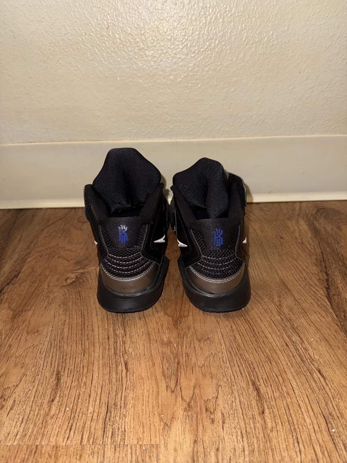 Nike Nike Kyrie Infinity Black Metallic Silver (PS) Size US 5 / EU 37 - 2 Thumbnail