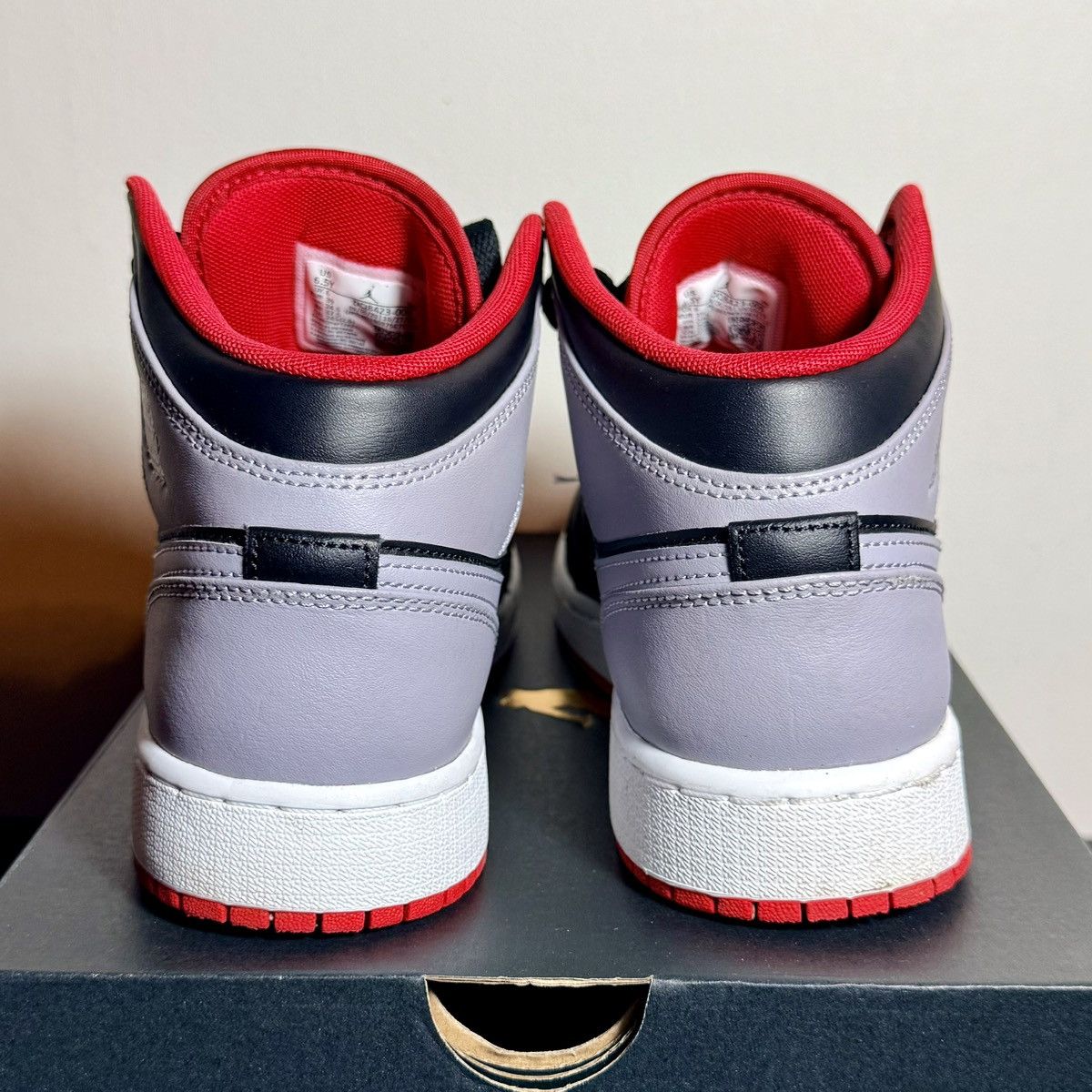 Nike Jordan 1 Mid GS (BIG KIDS) Size US 6.5 / EU 39-40 - 5 Thumbnail