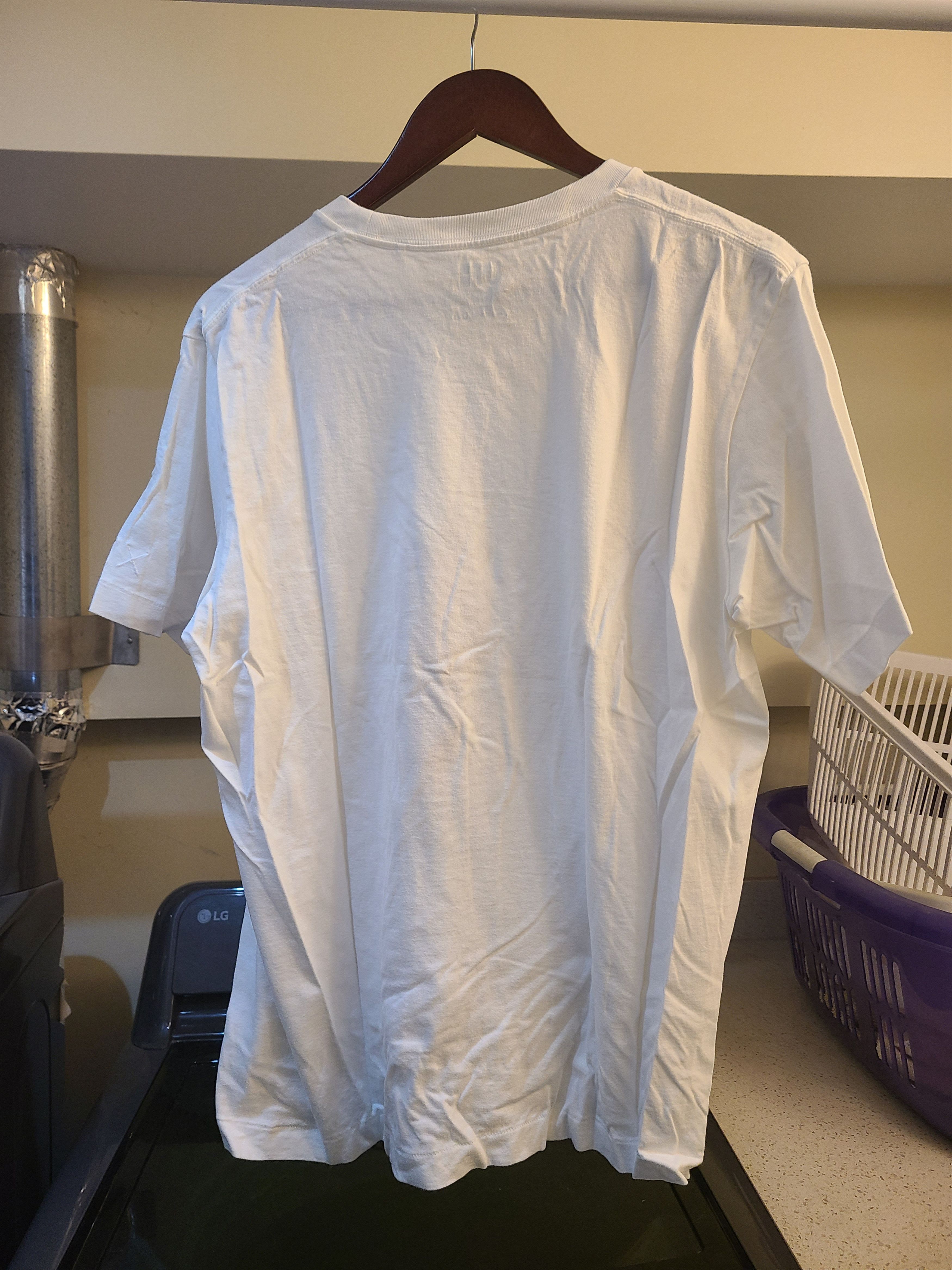 Uniqlo Uniqlo x Kaws Size US L / EU 52-54 / 3 - 3 Thumbnail