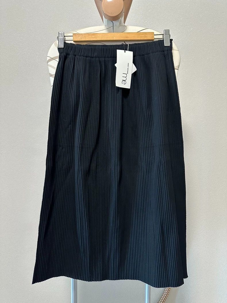 Issey Miyake Issey Miyake size:one size Black pleated skirt Size 22" - 2 Thumbnail
