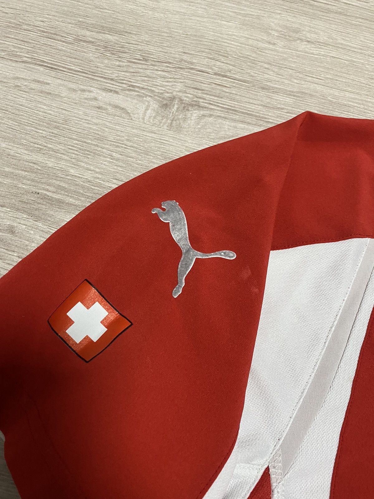 Puma Vintage 2003/2004 Switzerland Football Shirt Puma - Size L Size US L / EU 52-54 / 3 - 5 Thumbnail