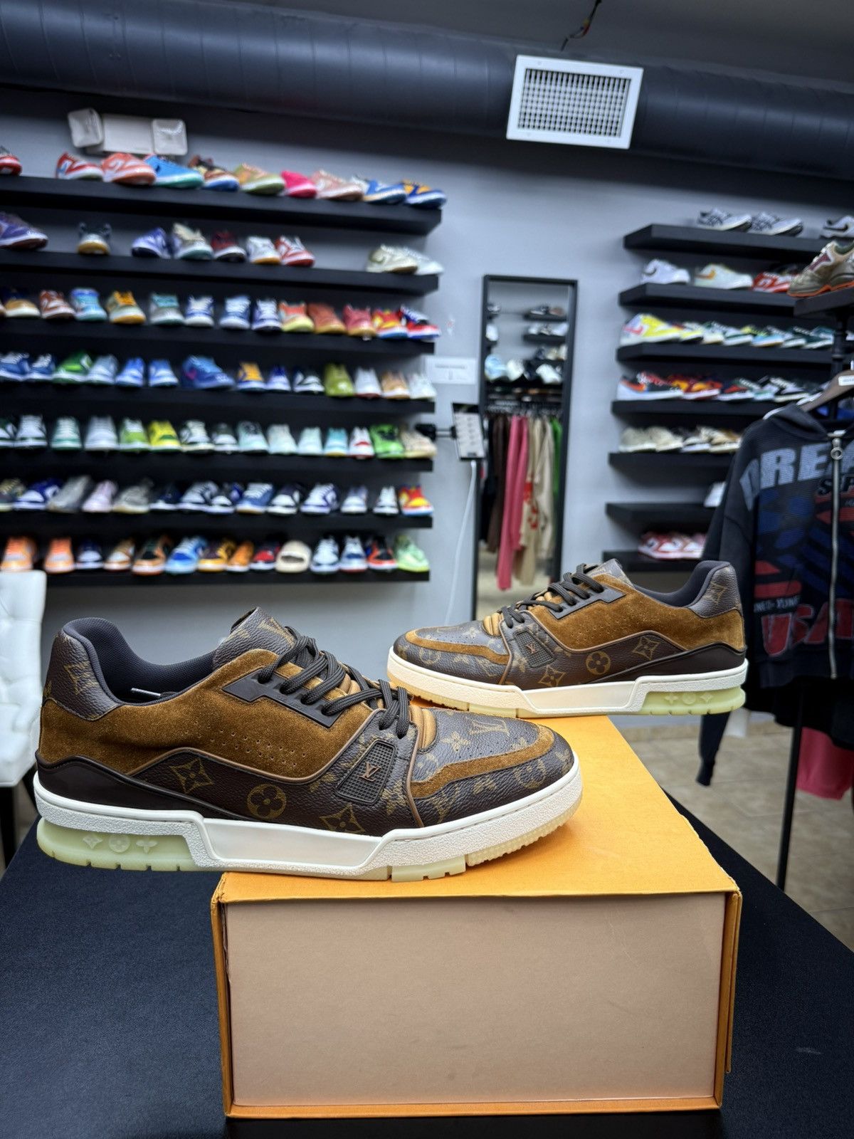 Louis Vuitton Louis Vuitton Brown Monogram Trainers Size 9.5LV / 10.5 US Size US 10.5 / EU 43-44 - 1 Thumbnail