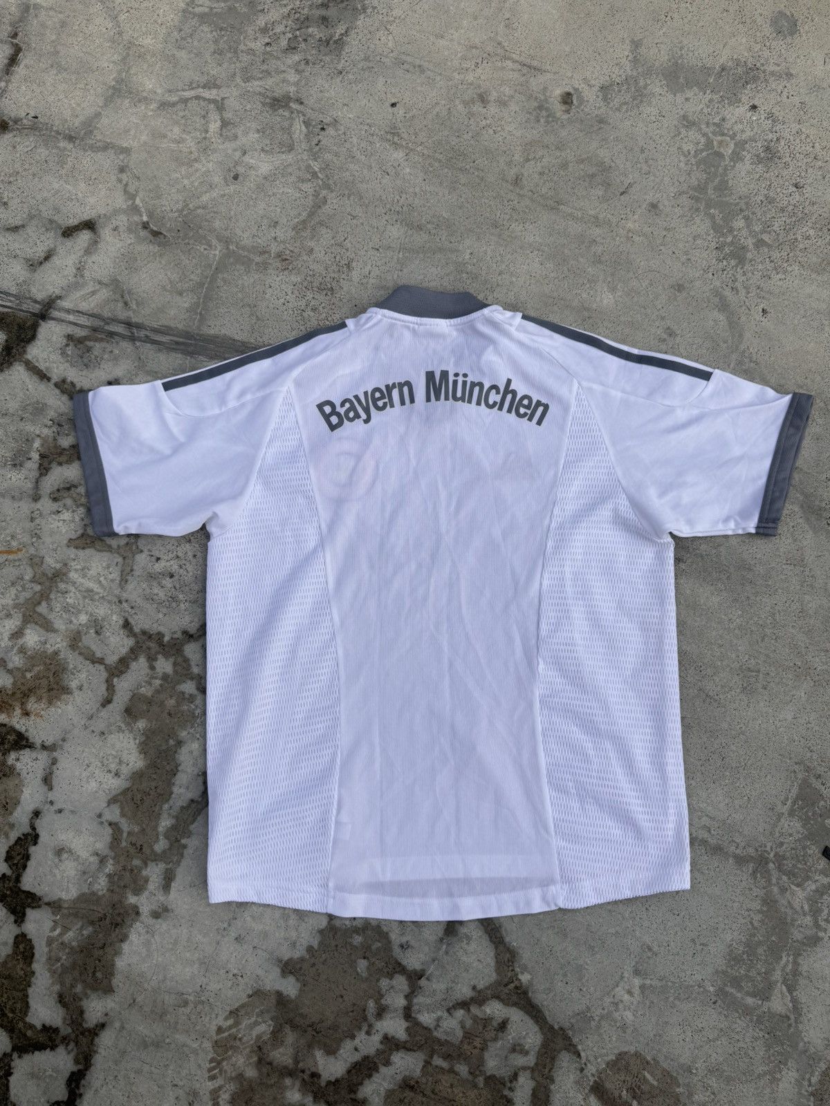 Vintage Ze Roberto Bayern Munich 2003 away kit Size US L / EU 52-54 / 3 - 7 Thumbnail