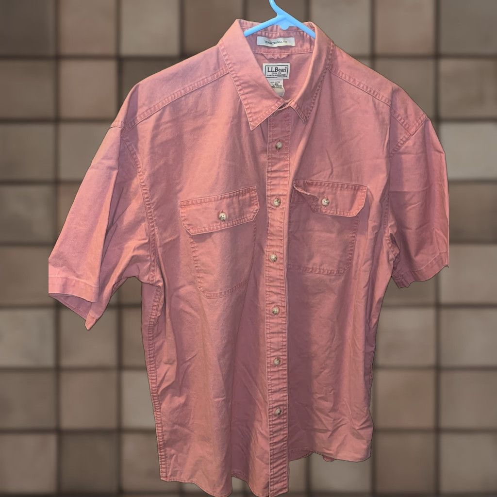 Vintage VINTAGE L.L. Bean Men's Short Sleeve Button-Up Shirt Size Large Red Cotton Classic Fit Casual Travel Workwear Size US 33 - 1 Thumbnail