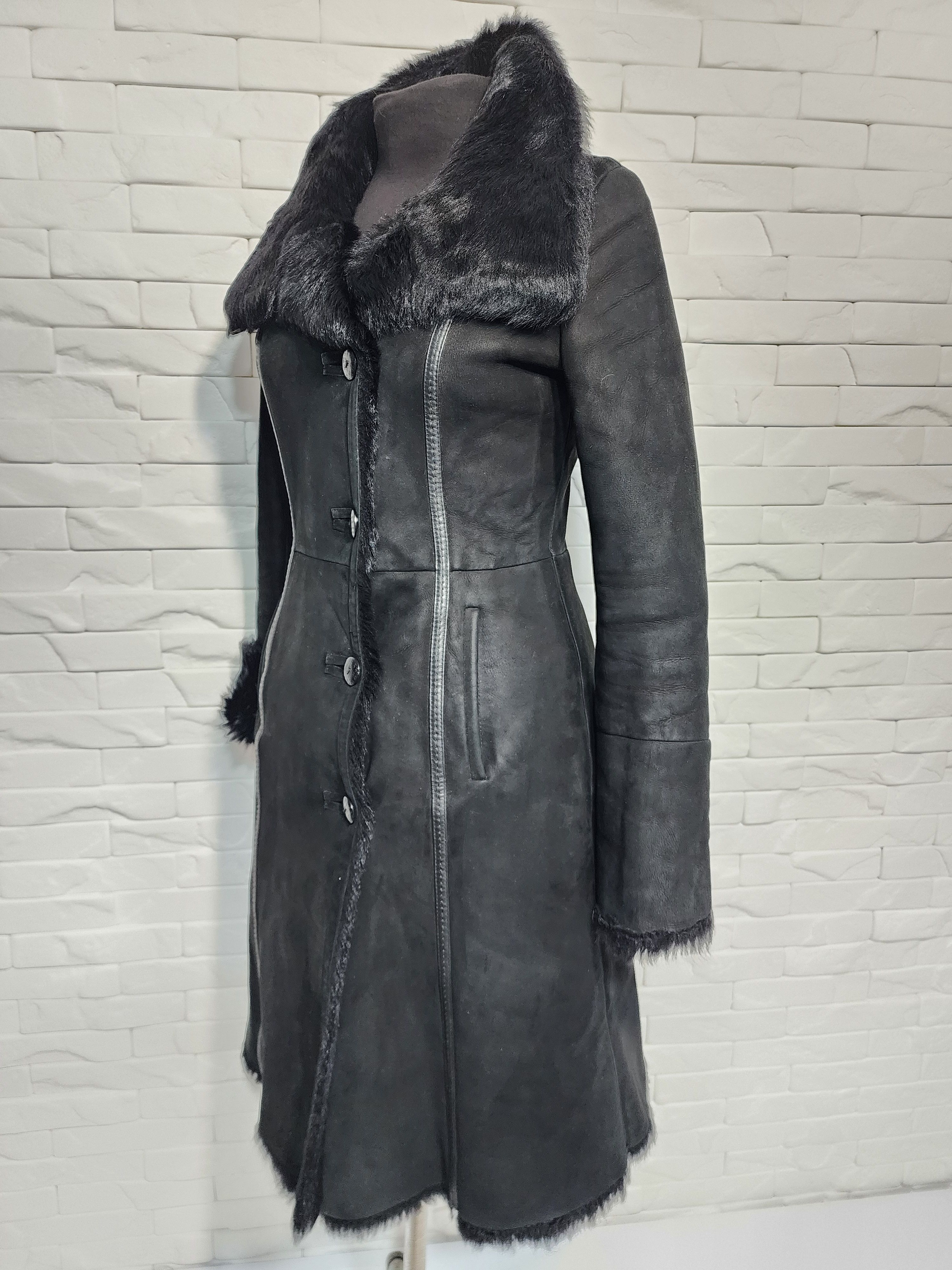 Genuine Leather Black Sheepskin Coat: Women's Genuine Fur Coat, Button Front Size S / US 4 / IT 40 - 2 Thumbnail