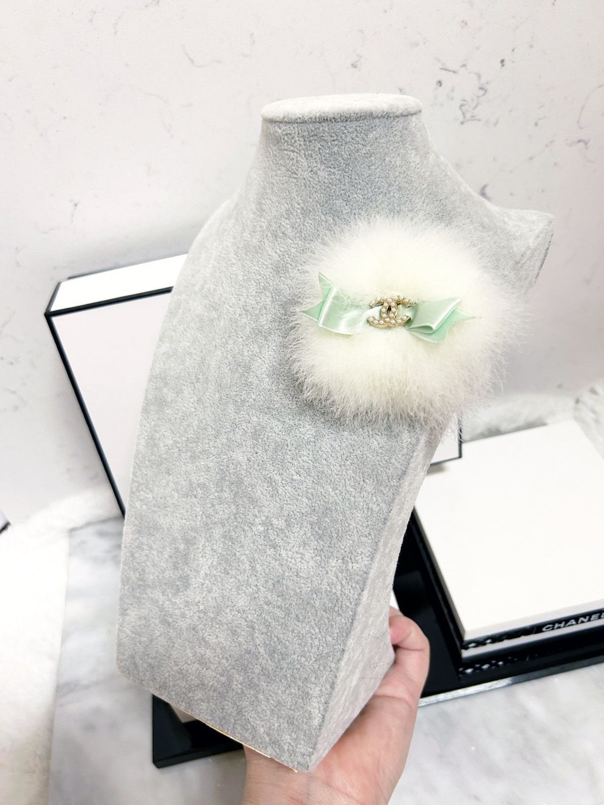 Chanel Authentic Chanel RARE 04 Runway Bow & Pearl CC Brooch / Pin Size ONE SIZE - 10 Thumbnail