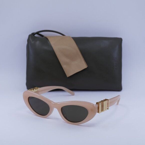 Loewe Loewe LW40156U 72E Sunglasses Shiny Pink Cat Eye Frame  display picture 3