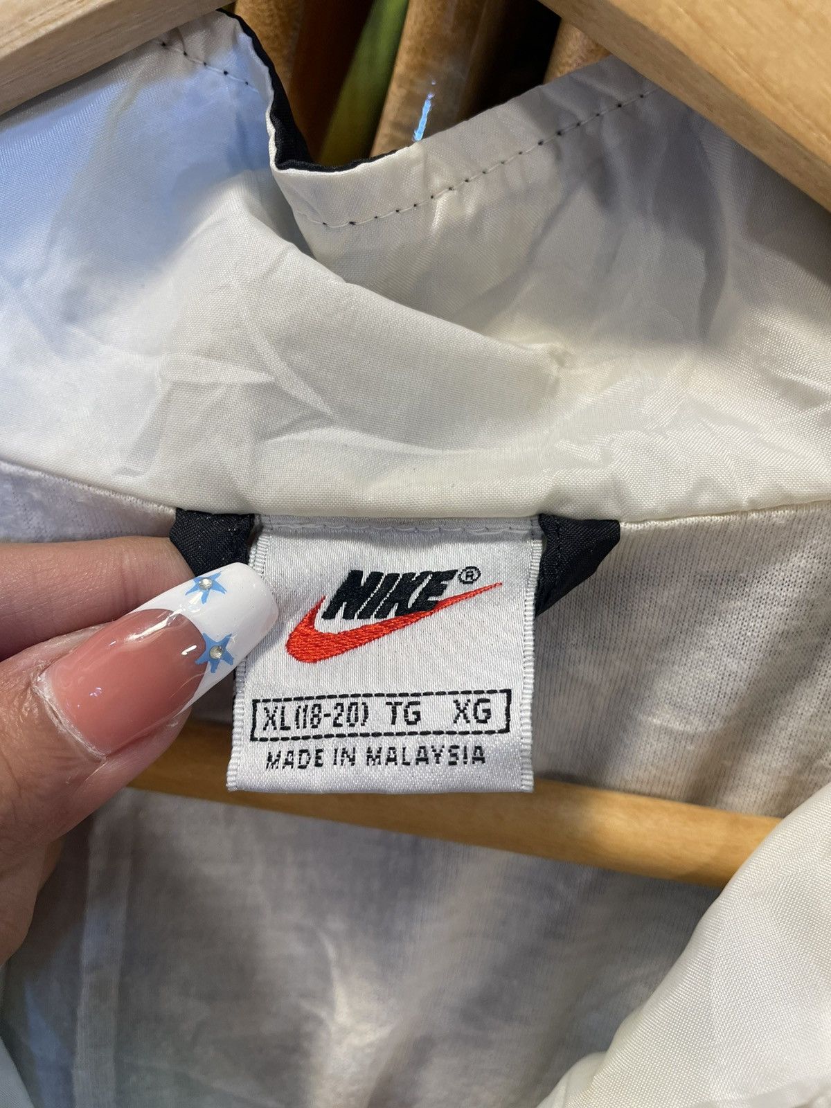Nike Vintage Nike Big Swoosh Windbreaker Jacket Size US XL / EU 56 / 4 - 4 Thumbnail