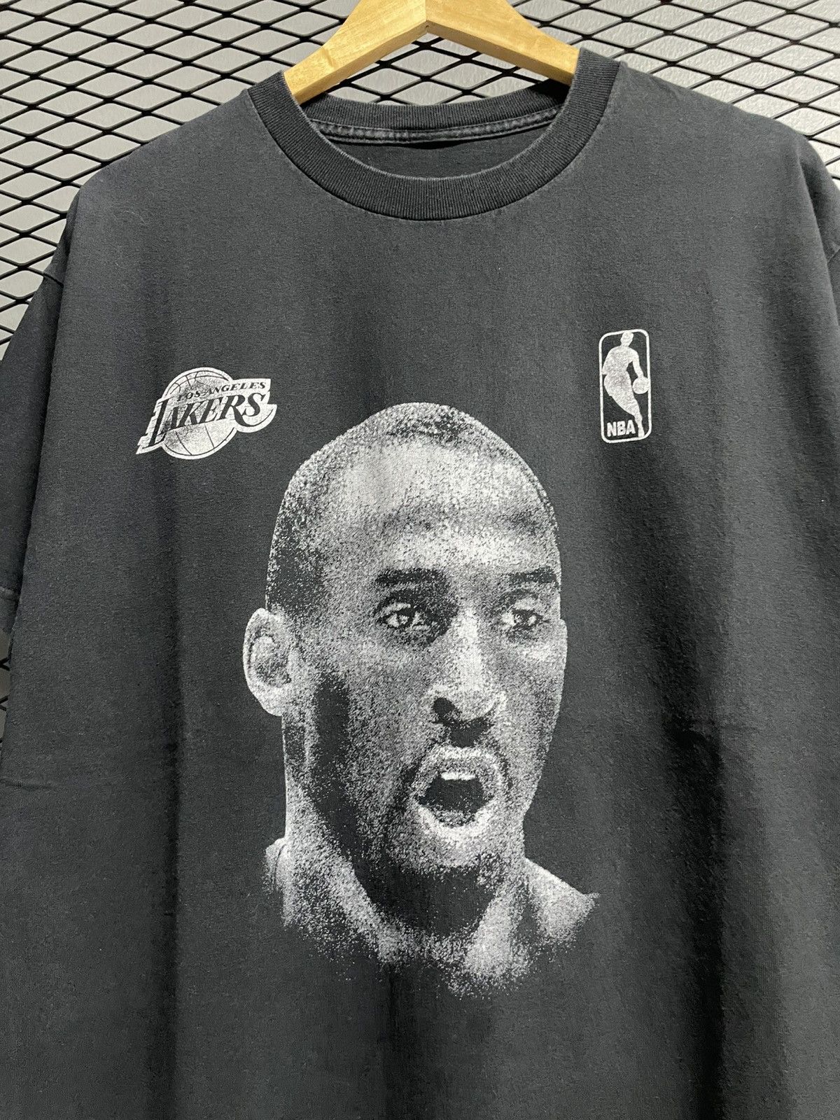 NBA Vintage Y2K NBA Kobe Bryant 81 points MVP T-Shirt Size US L / EU 52-54 / 3 - 3 Thumbnail