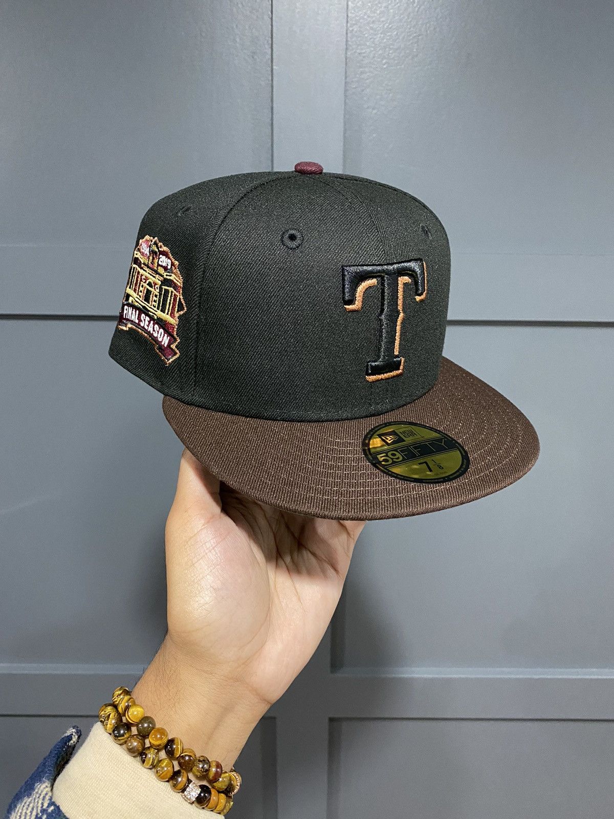 image of Mlb x New Era Sz 7 1/8 - Texas Rangers New Era Fitted in Black/Brown, Men's