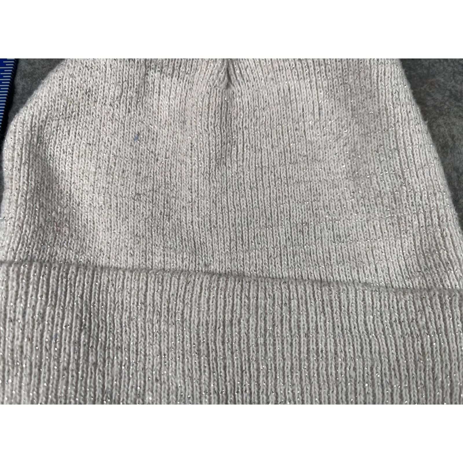Vintage Beanie Toque Womens One Size White Gray Knit Polyester Blend Sparkly Ski Pom Hat Size ONE SIZE - 2 Thumbnail