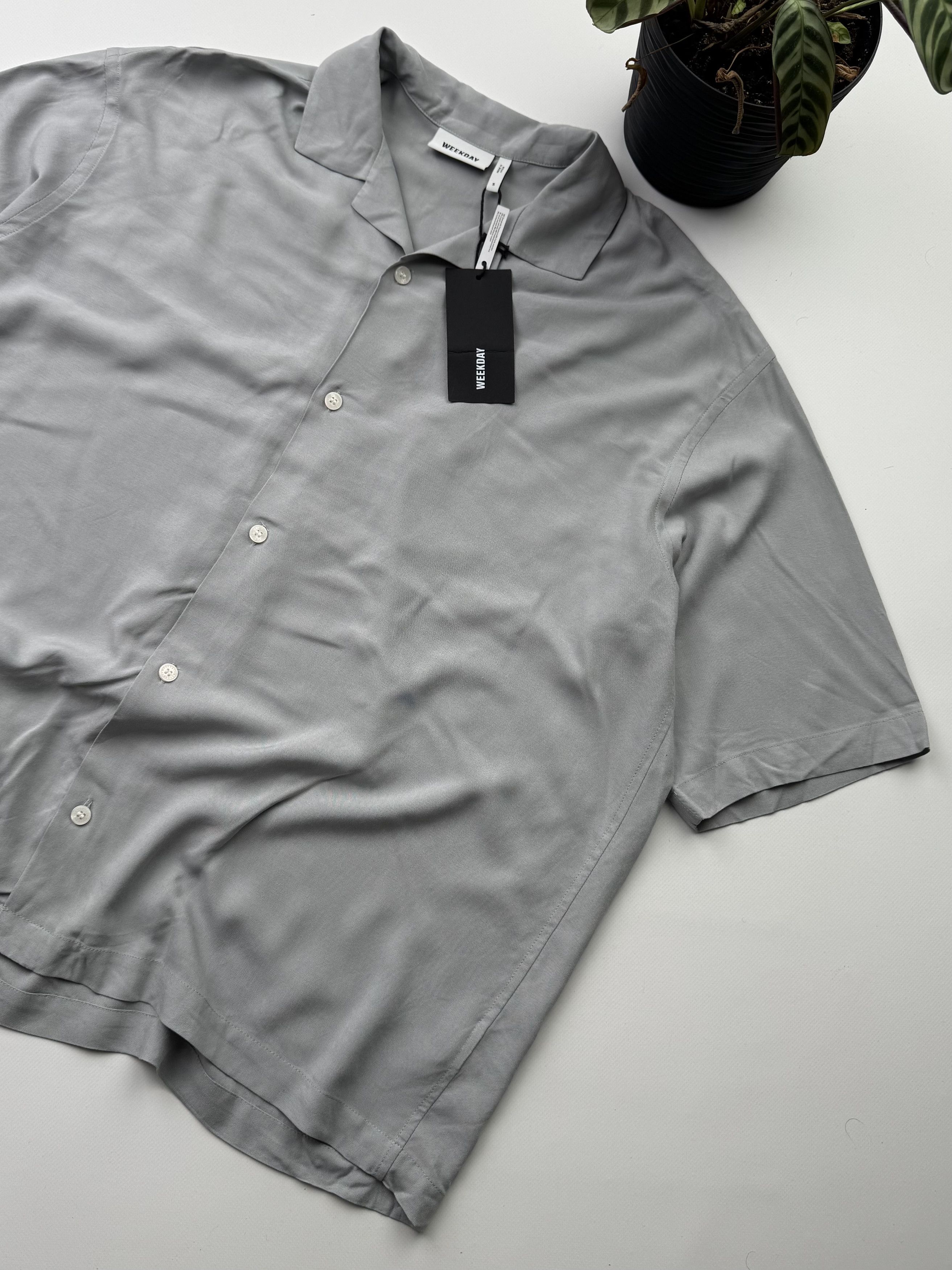 Weekday Weekday Viscose Oversized Shirt Short Sleeve (145) Size US S / EU 44-46 / 1 - 3 Thumbnail