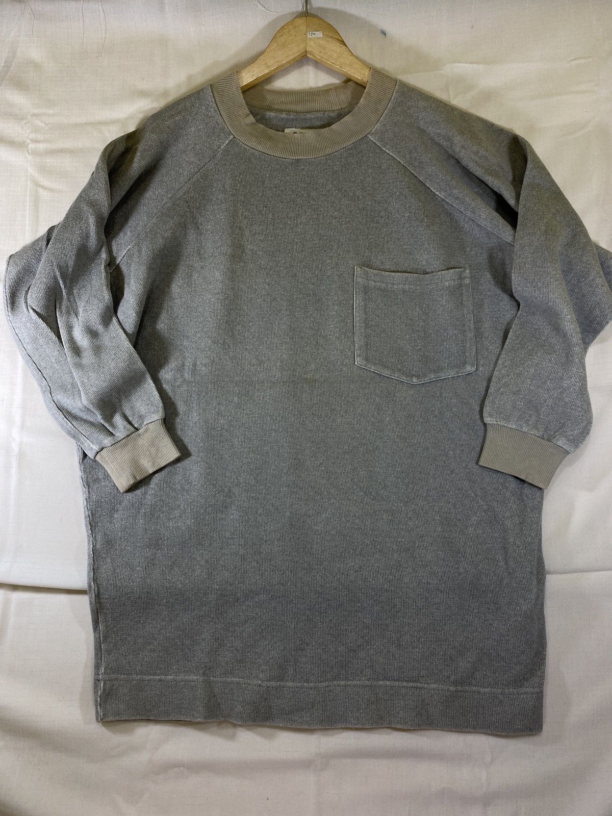 quarters sleev pocket crewneck