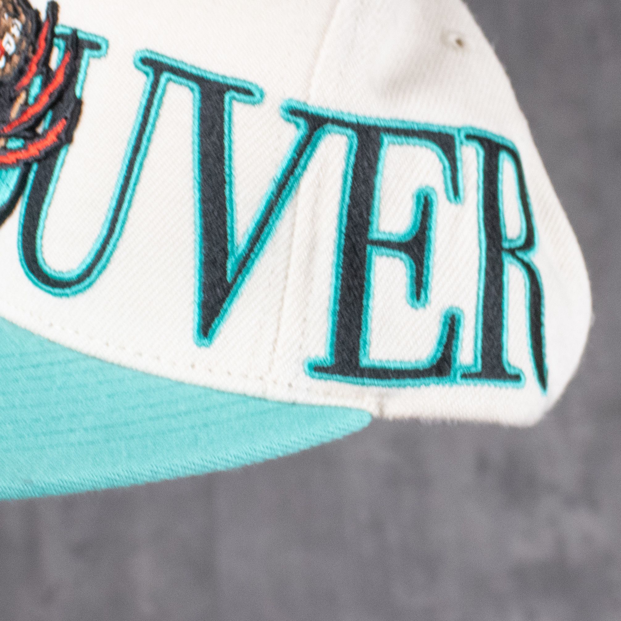 Mitchell & Ness Mitchell & Ness Vancouver Grizzlies Snapback Cream Hat Size ONE SIZE - 5 Thumbnail