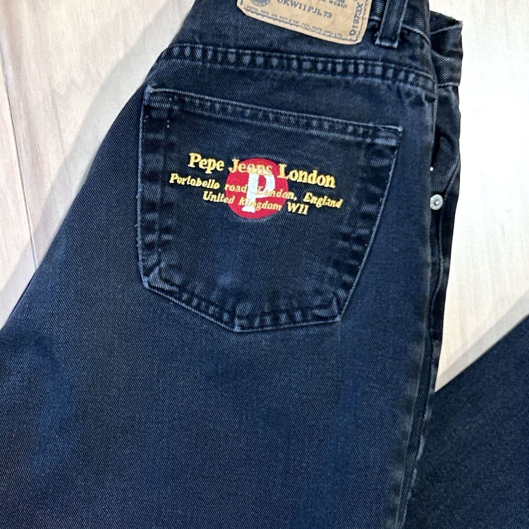 Vintage VINTAGE Pepe Jeans London Betty Jeans Women’s 26x30 Black Tapered Fit Distressed Size 26" / US 2 / IT 38 - 5 Thumbnail