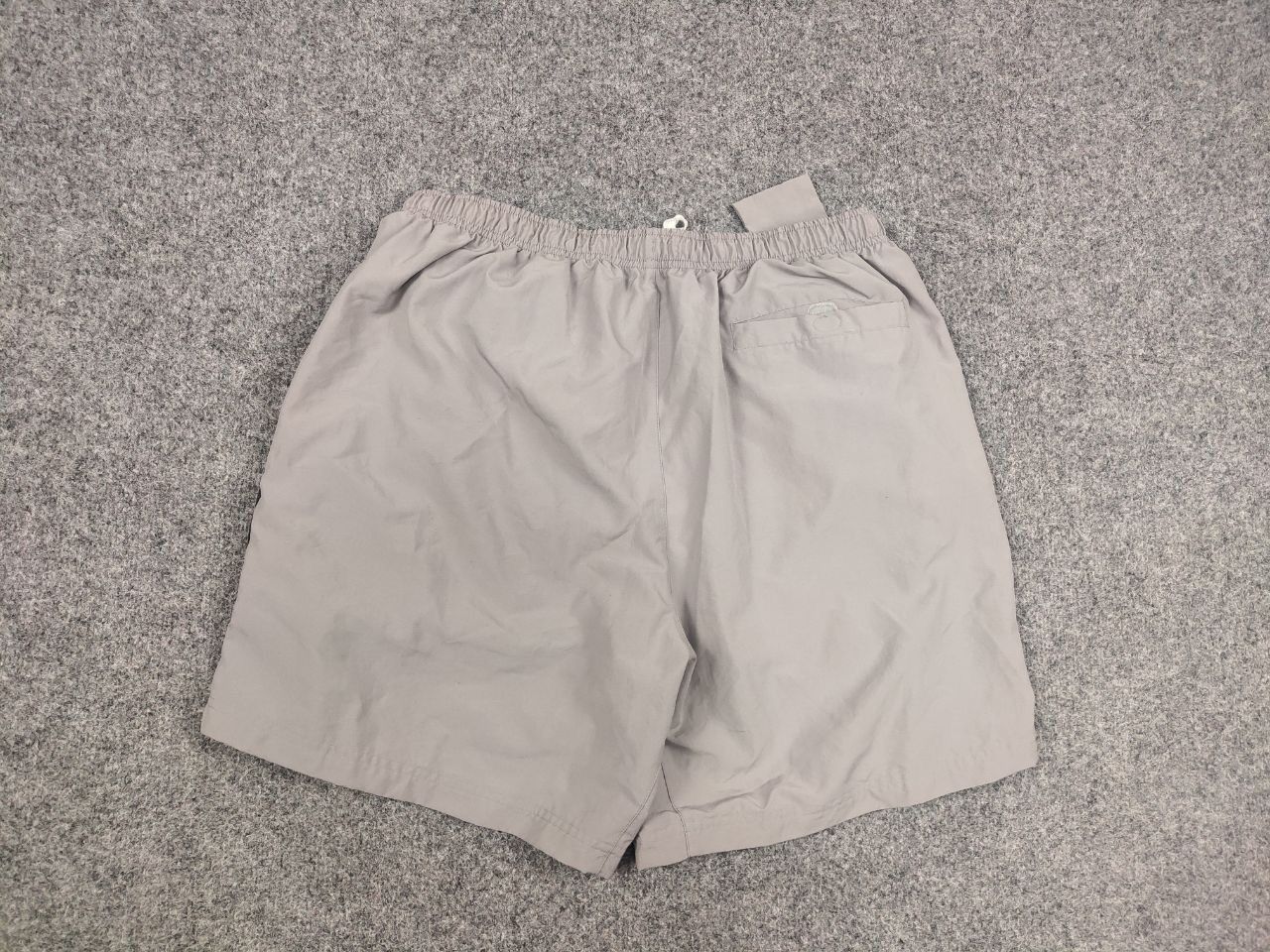 Nike Vintage Nike Casual Swoosh Gray Logo Shorts Y2K Style Size US 34 / EU 50 - 9 Thumbnail