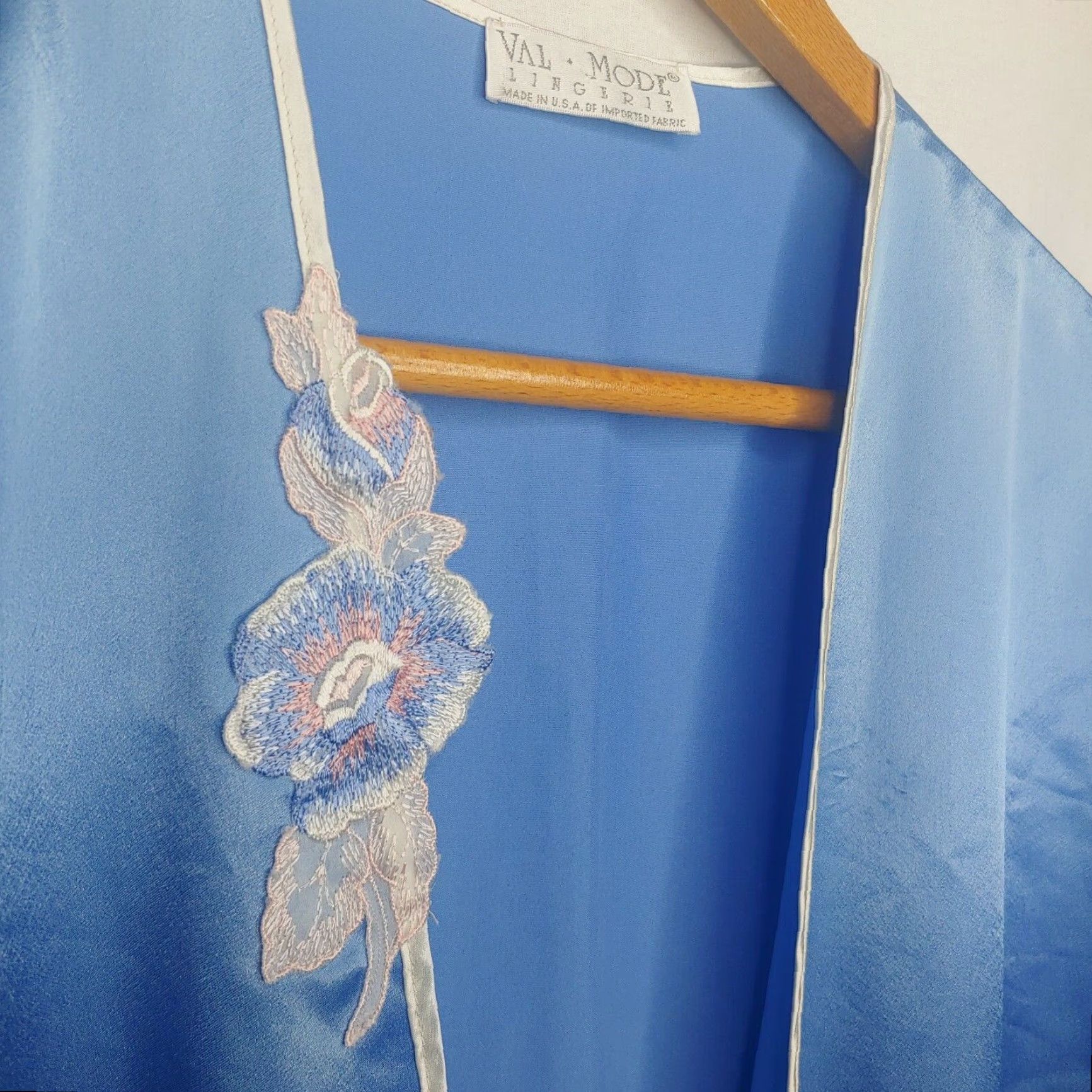 Vintage VINTAGE Val Mode Robe Women Medium Lingerie Floral Satin Blue Lounge Sleepwear Sexy Lounge Wear Satin Robe Womens Size ONE SIZE - 4 Thumbnail