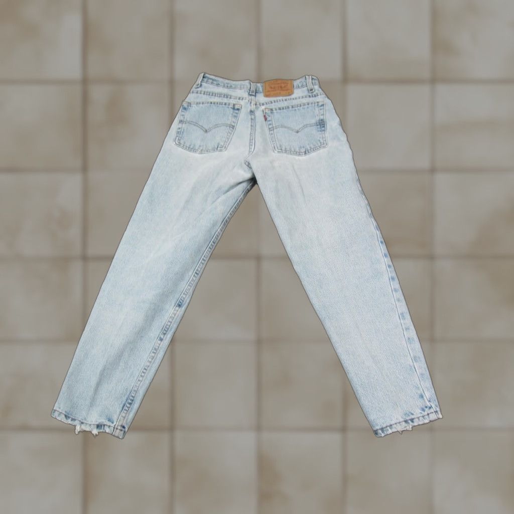 Levi's VINTAGE Levi's 521 Jeans Womens 27x25 Blue Denim Tapered 10 Petite Made in USA Size 32" / US 10 / IT 46 - 1 Thumbnail