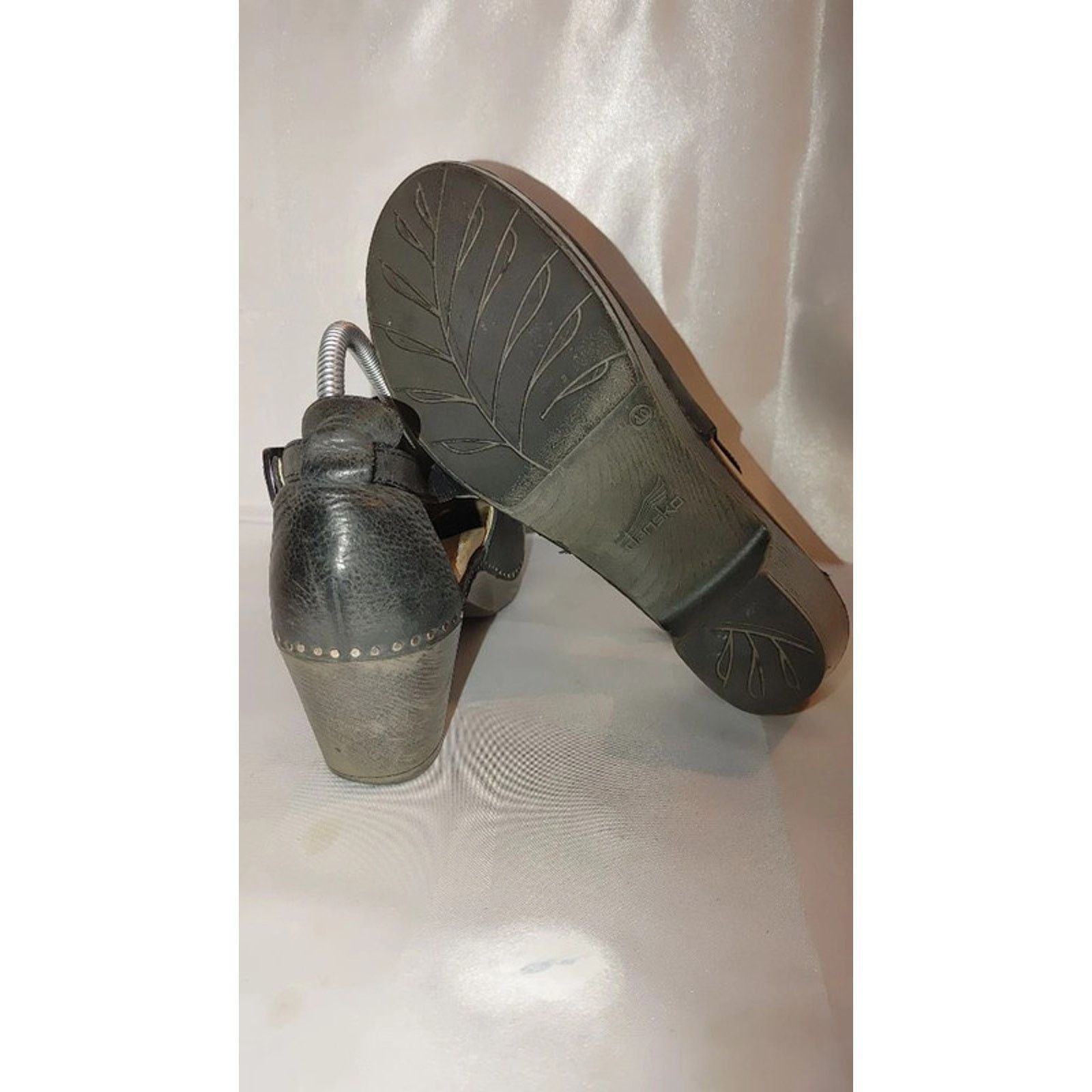 Dansko Dansko Sassy Black Milled Burnished Clogs Size 40 Size US 9.5 / IT 39.5 - 8 Thumbnail