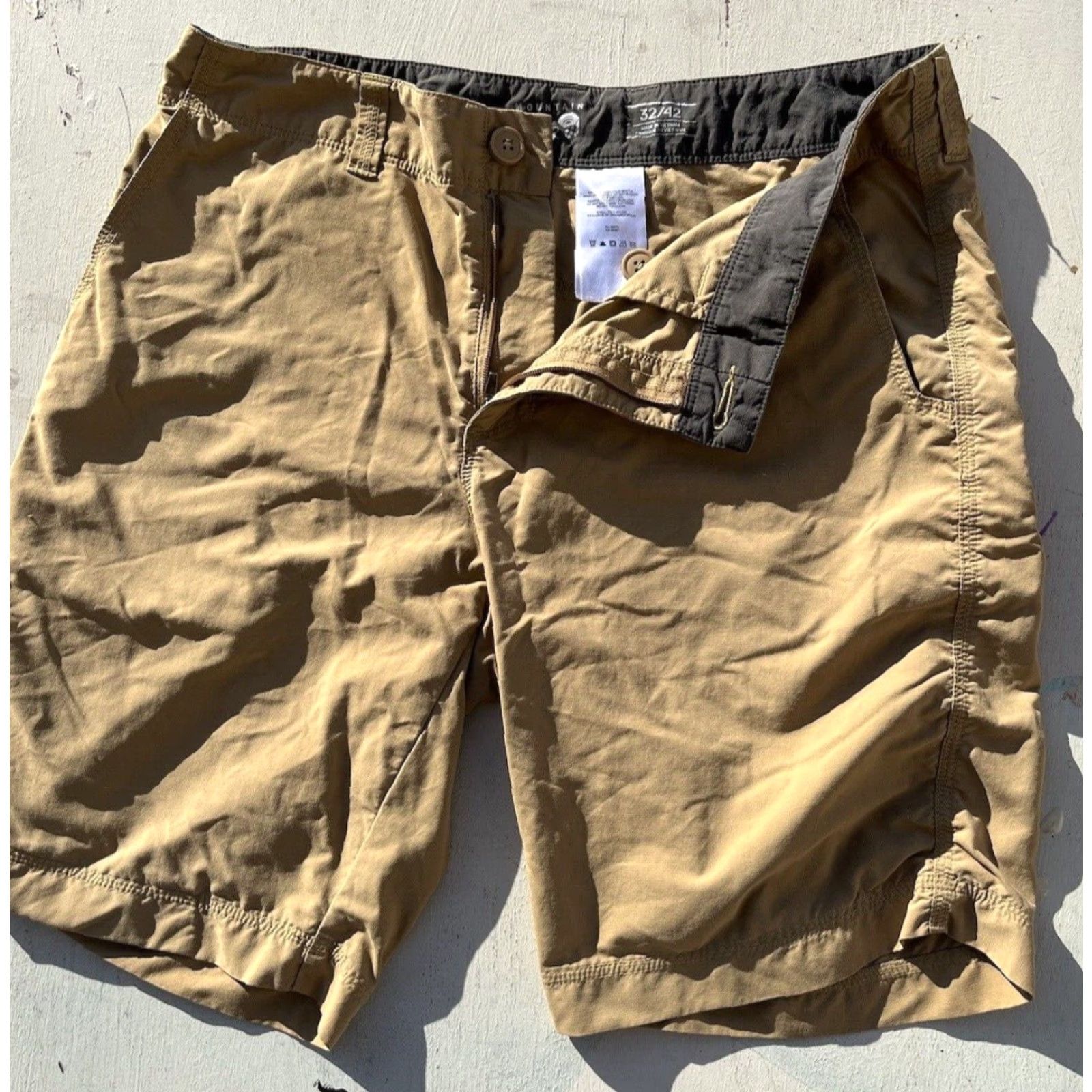 Mountain Hardwear Mountain Hardwear Shorts Beige Solid 32 Nylon Zip Hiking Outdoors Men’s Regular Jumper? Size US 32 / EU 48 - 5 Thumbnail