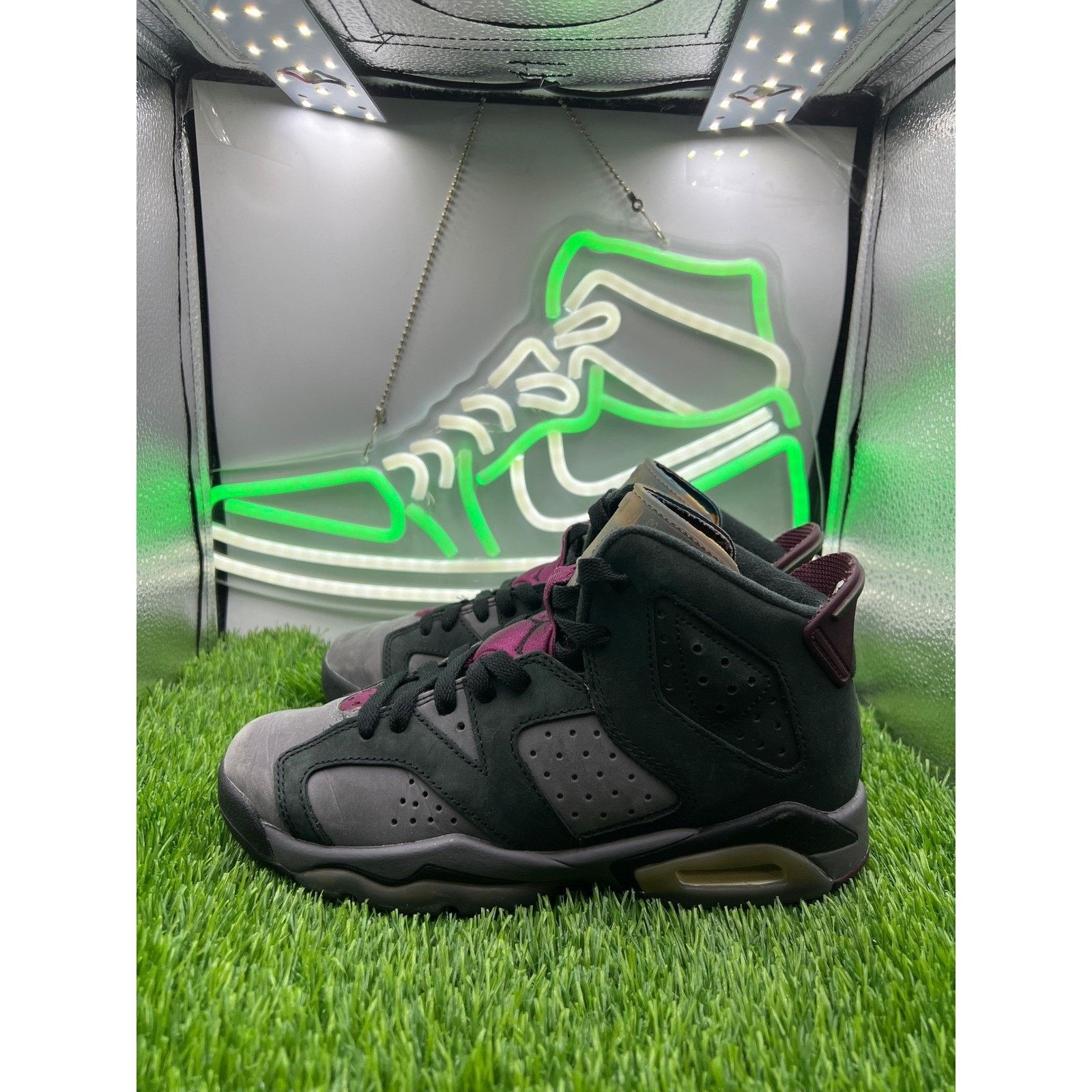 Jordan Brand Nike Air Jordan 6 Retro GS 'Bordeaux' Shoes Youth Size 4Y Size US 5 / EU 37 - 1 Thumbnail