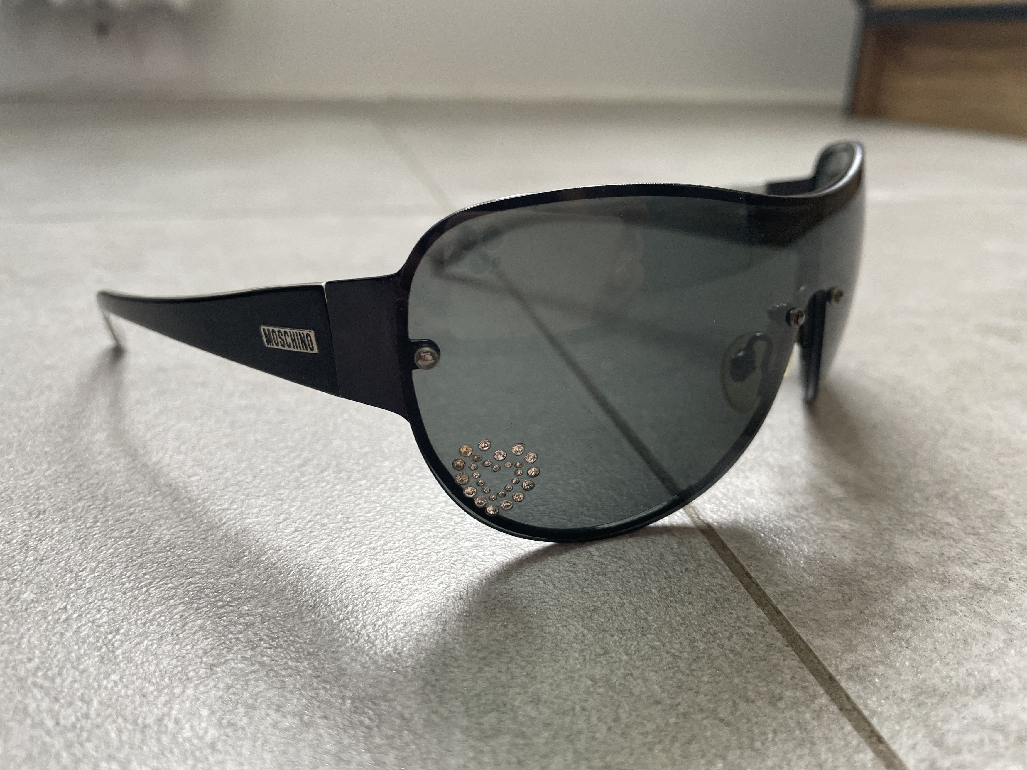 Love Moschino × Moschino × Vintage Y2K LOVE MOSCHINO HEART SUNGLASSES Size ONE SIZE - 1 Thumbnail