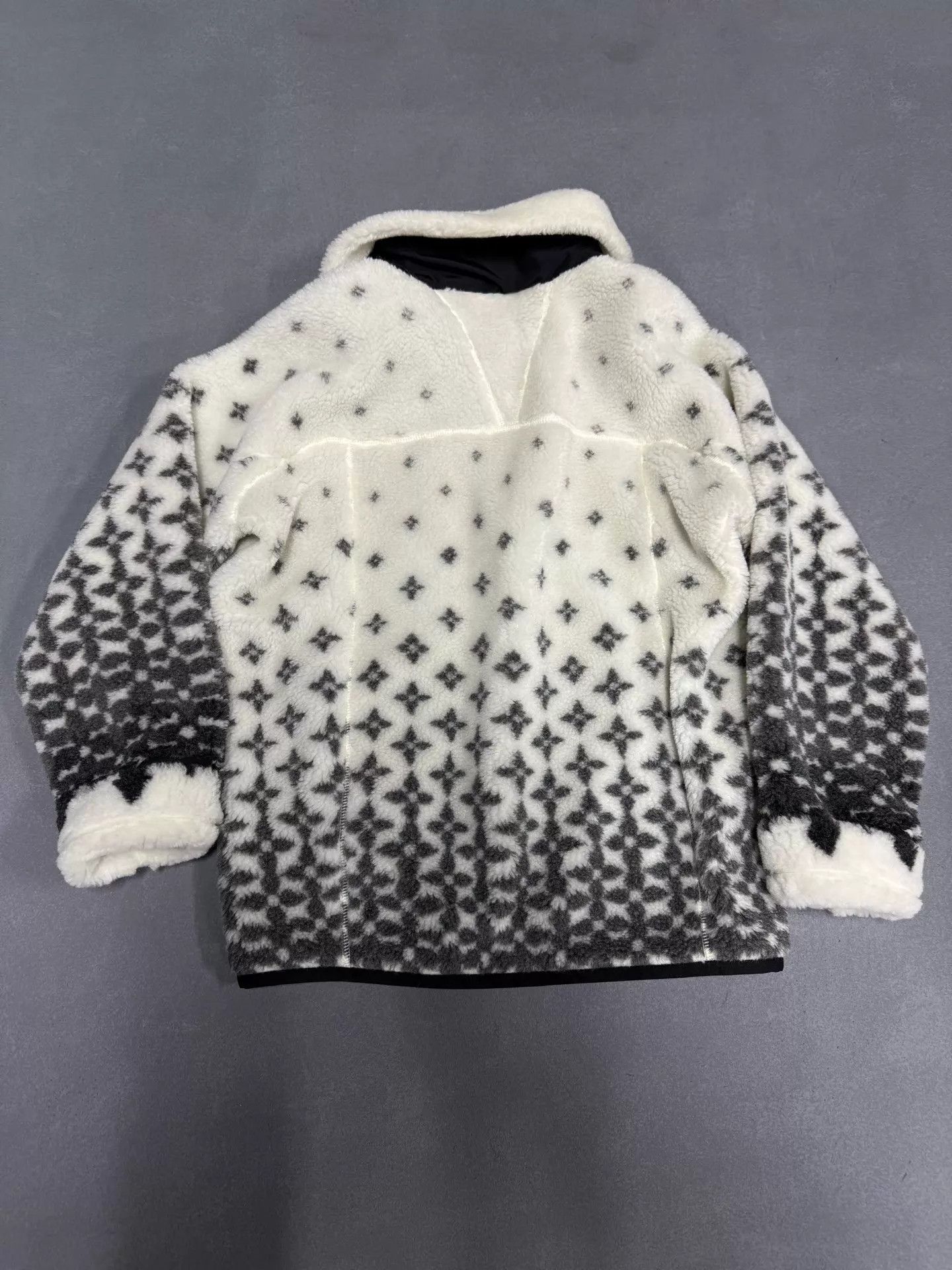 Louis Vuitton Louis Vuitton Teddy 25 B&W Panda Ombre Allover 36 99 New Size XS / US 0-2 / IT 36-38 - 2 Thumbnail