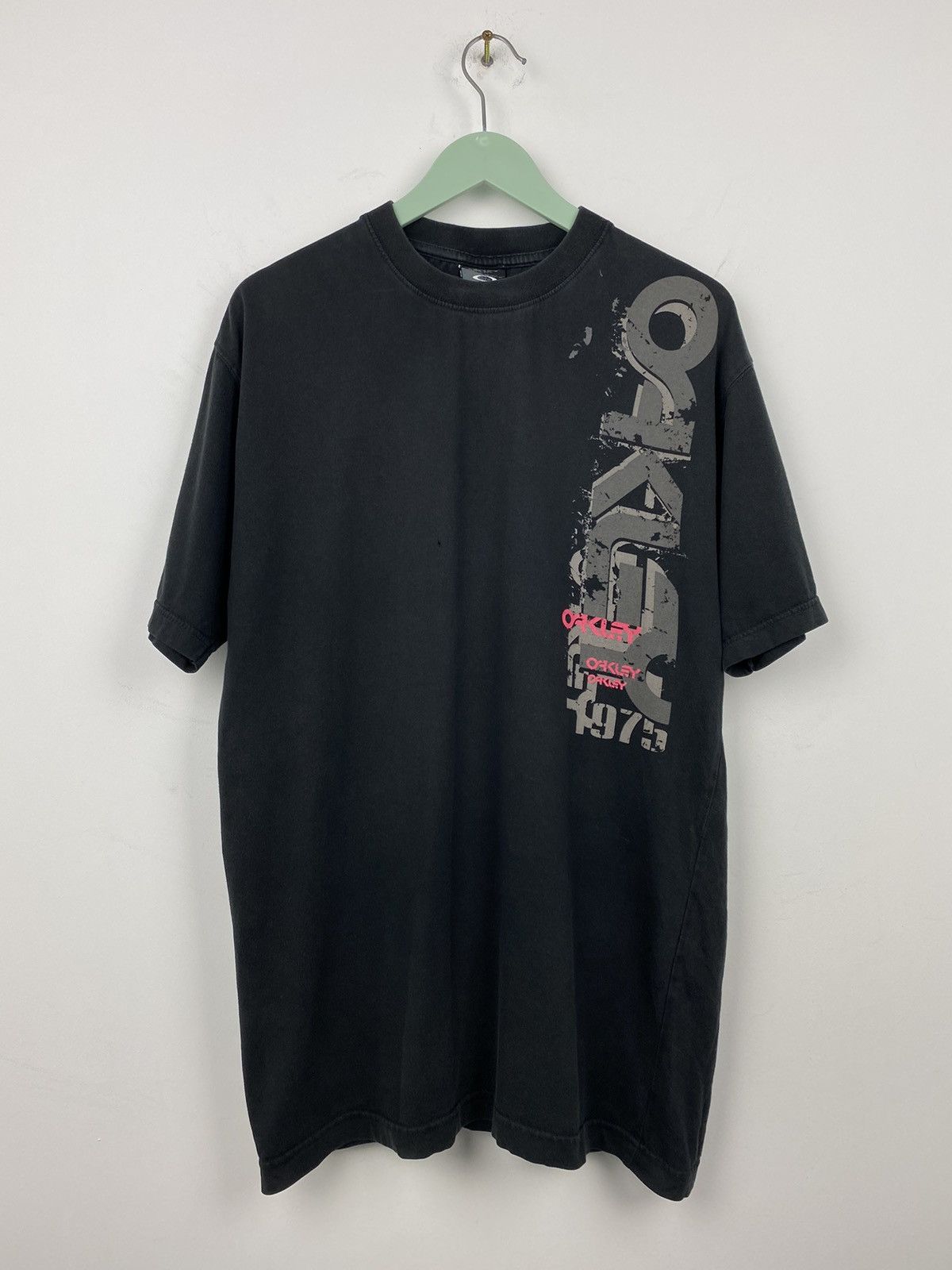 Oakley Vintage Oakley T Shirt Tee Y2K Patagonia Arc’teryx Size US L / EU 52-54 / 3 - 1 Thumbnail