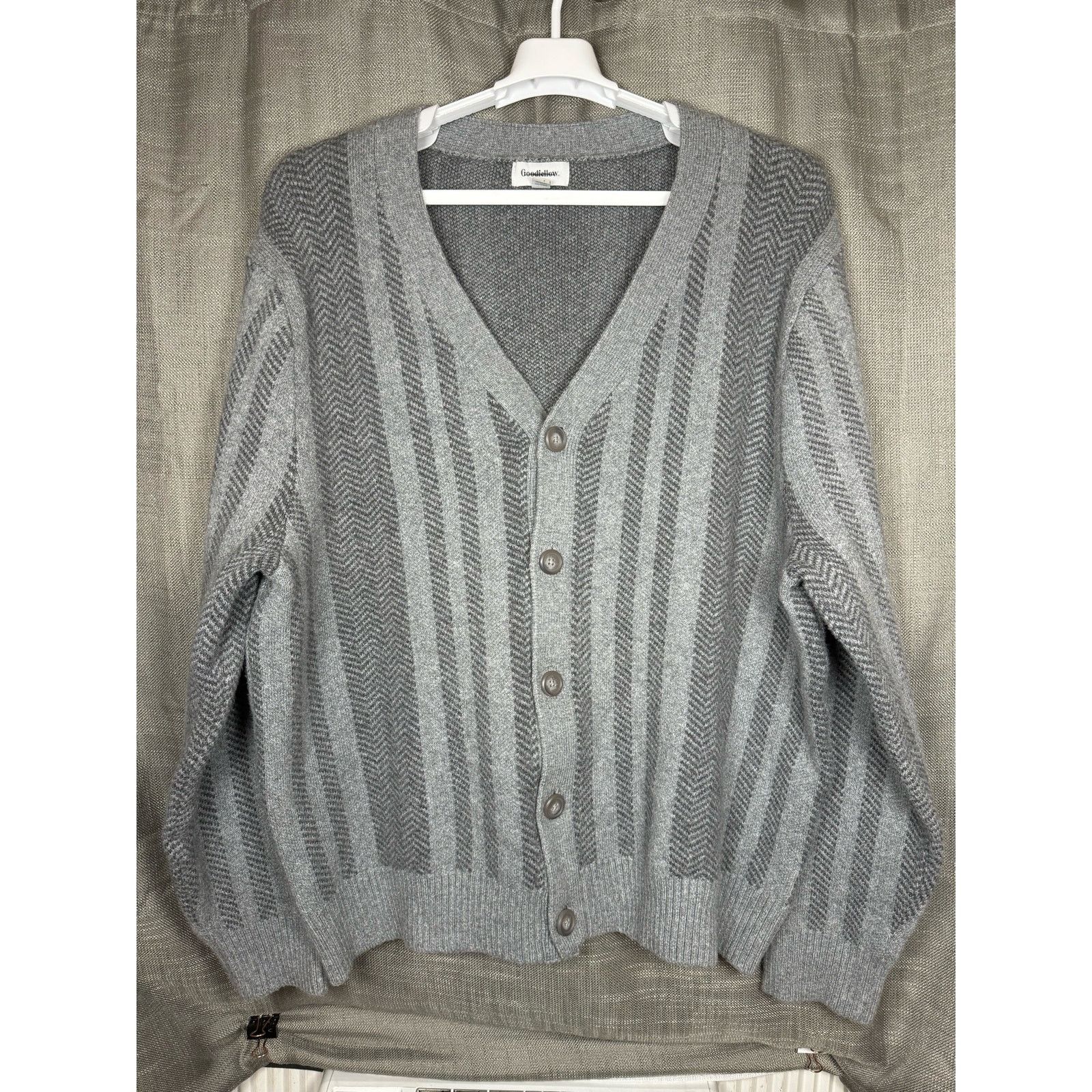 Unknown London Goodfellow & Co Men's Buttondown V Neck Sweater Color Gray Size US XXL / EU 58 / 5 - 1 Thumbnail