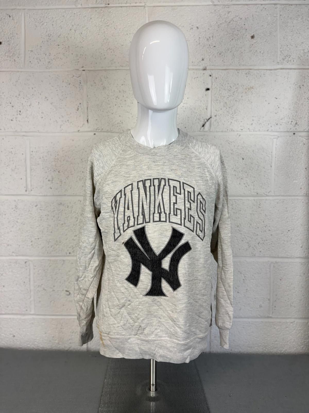 Jerzees Jerzees Men's New York Yankees Gray Sweatshirt Size M Size US M / EU 48-50 / 2 - 1 Thumbnail