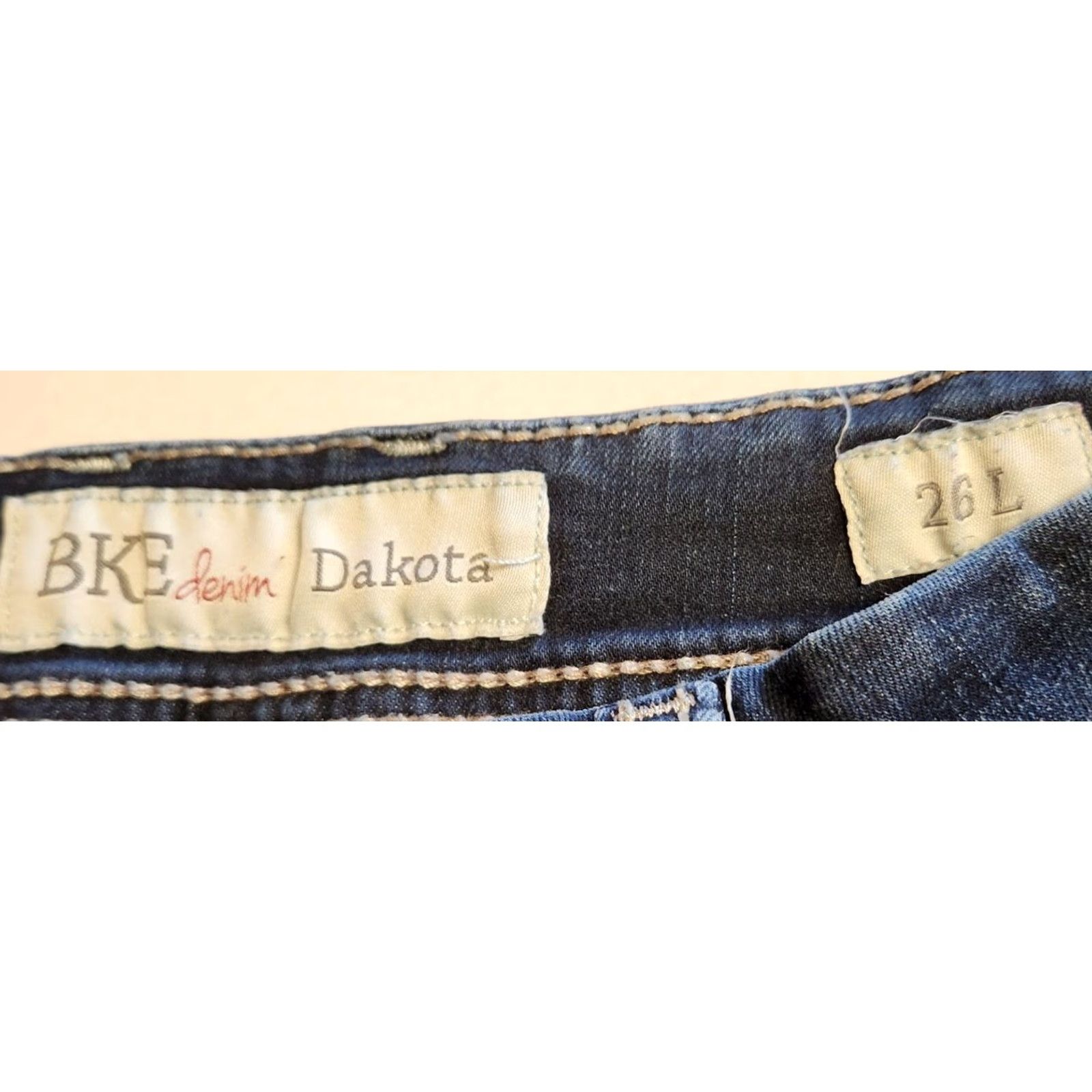 Vintage Buckle BKE Dakota Jeans Women's Dark Blue Denim Straight 26 Hemmed 27x30 5-Pocket Embroidered Size 26" / US 2 / IT 38 - 6 Thumbnail