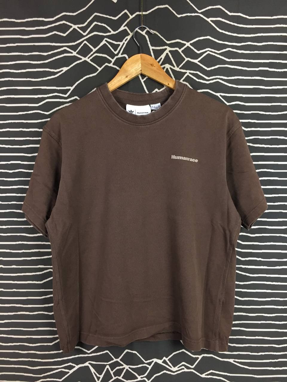 Adidas Adidas Humanrace Pharrell Williams Minimalist Logo Tee Size US M / EU 48-50 / 2 - 1 Thumbnail