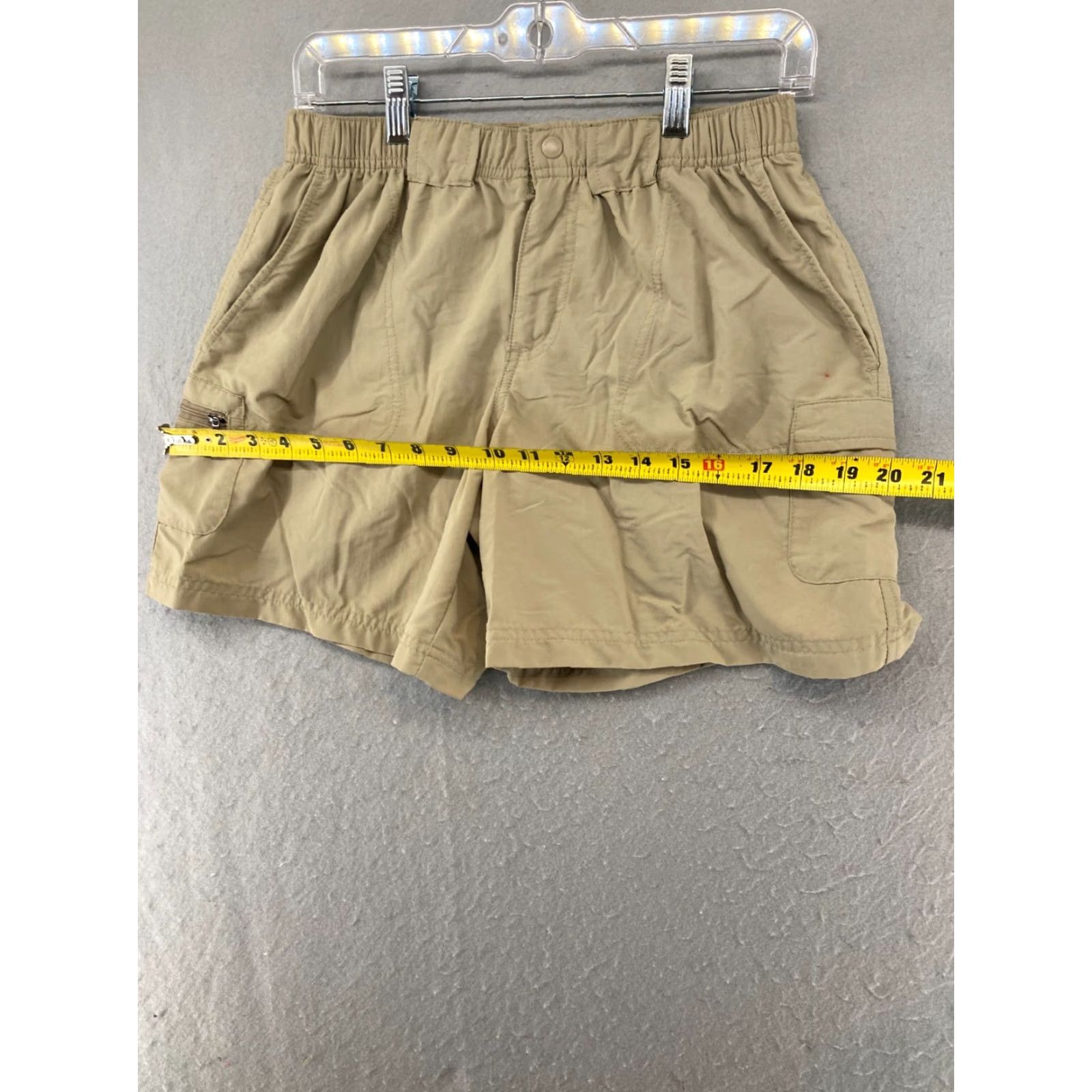 Vintage Columbia Womens Shorts Cargo Hiking Beige Small 28in Inseam 5in Nylon Shorts Value/Outdoor Activewear 90s? No Decade - Adult Small Beige Cargo Pocket Size 28" / US 6 / IT 42 - 3 Thumbnail