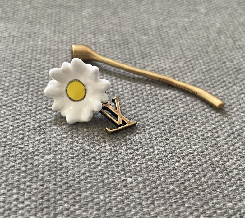 Lv gardening store earring