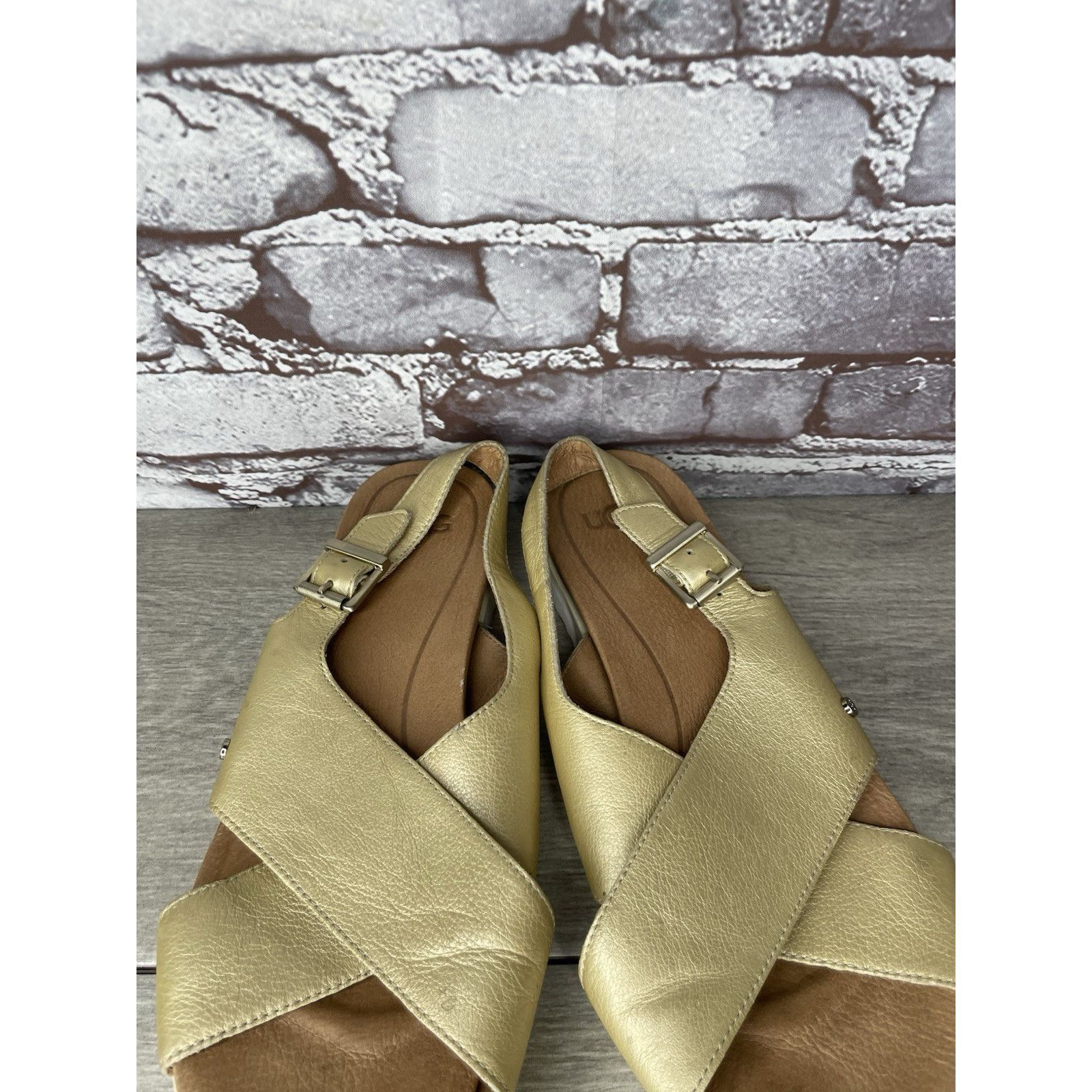 Ugg UGG Gold Leather Kamile Cross Strap Comfort Sandals Women Sz Size US 10 / IT 40 - 22 Thumbnail