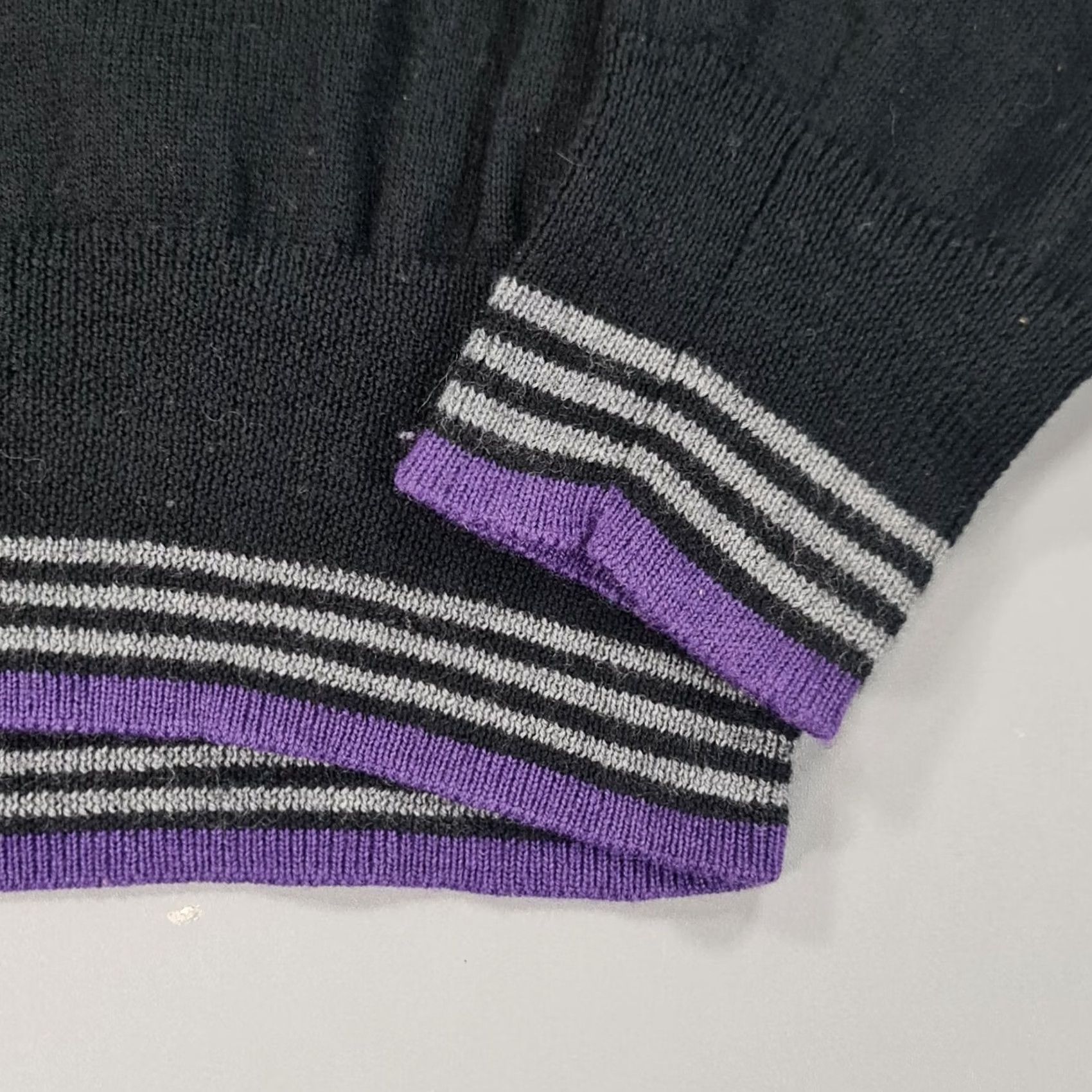 Vintage VINTAGE Modern Amusement Womens Jumper Black Small Wool Knitted Pullover Size S / US 4 / IT 40 - 5 Thumbnail