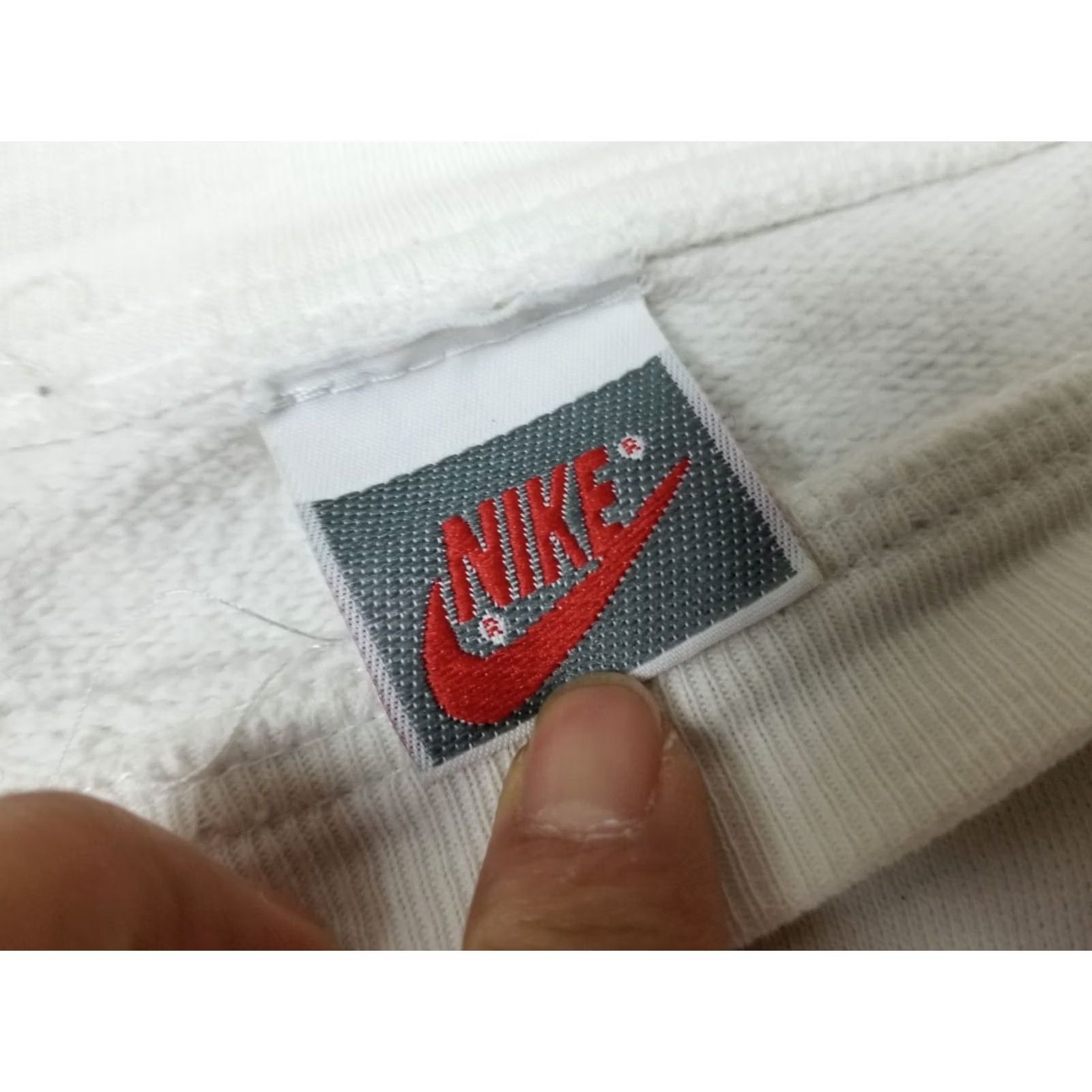 Nike VINTAGE Nike Sweatshirt 2XL White Hooded Lined Oversized Old School Sweatshirt Pullover Men 1993 Turf Training Over Size Cross Shoulder 30 INCH Size US XXL / EU 58 / 5 - 5 Thumbnail