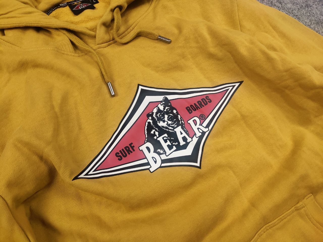 Alien Workshop Bear Surfboards Big Logo Yellow Hoodie USA Vintage Style Size US L / EU 52-54 / 3 - 5 Thumbnail