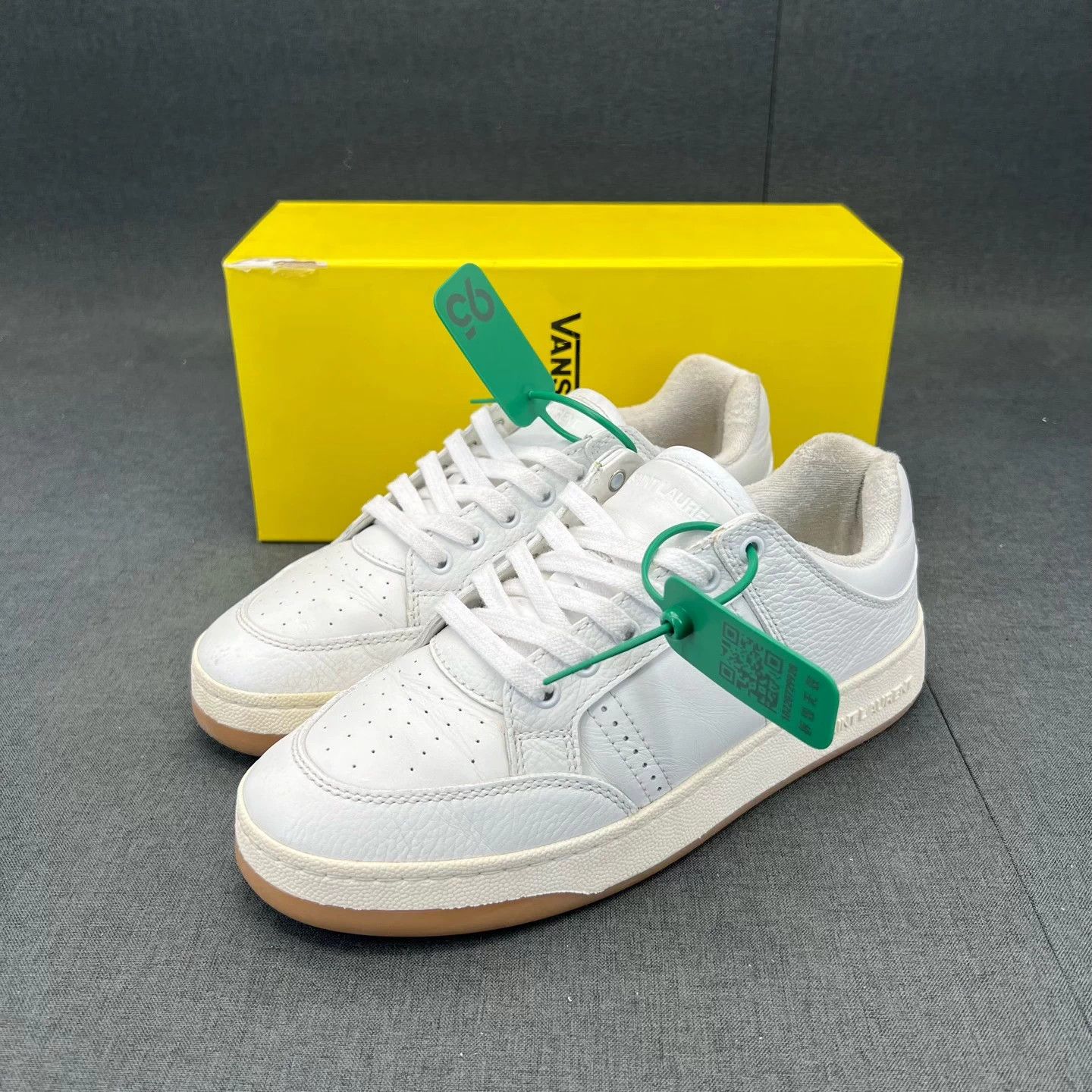 SAINT LAURENT SL/61 white 41 new minor inner lining wear