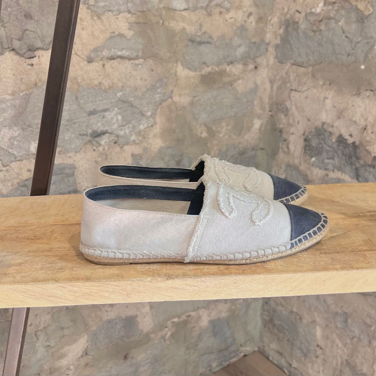 Chanel Chanel Ivory Cloth CC Grey Cap Toe Espadrilles Size US 11 / IT 41 - 2 Thumbnail