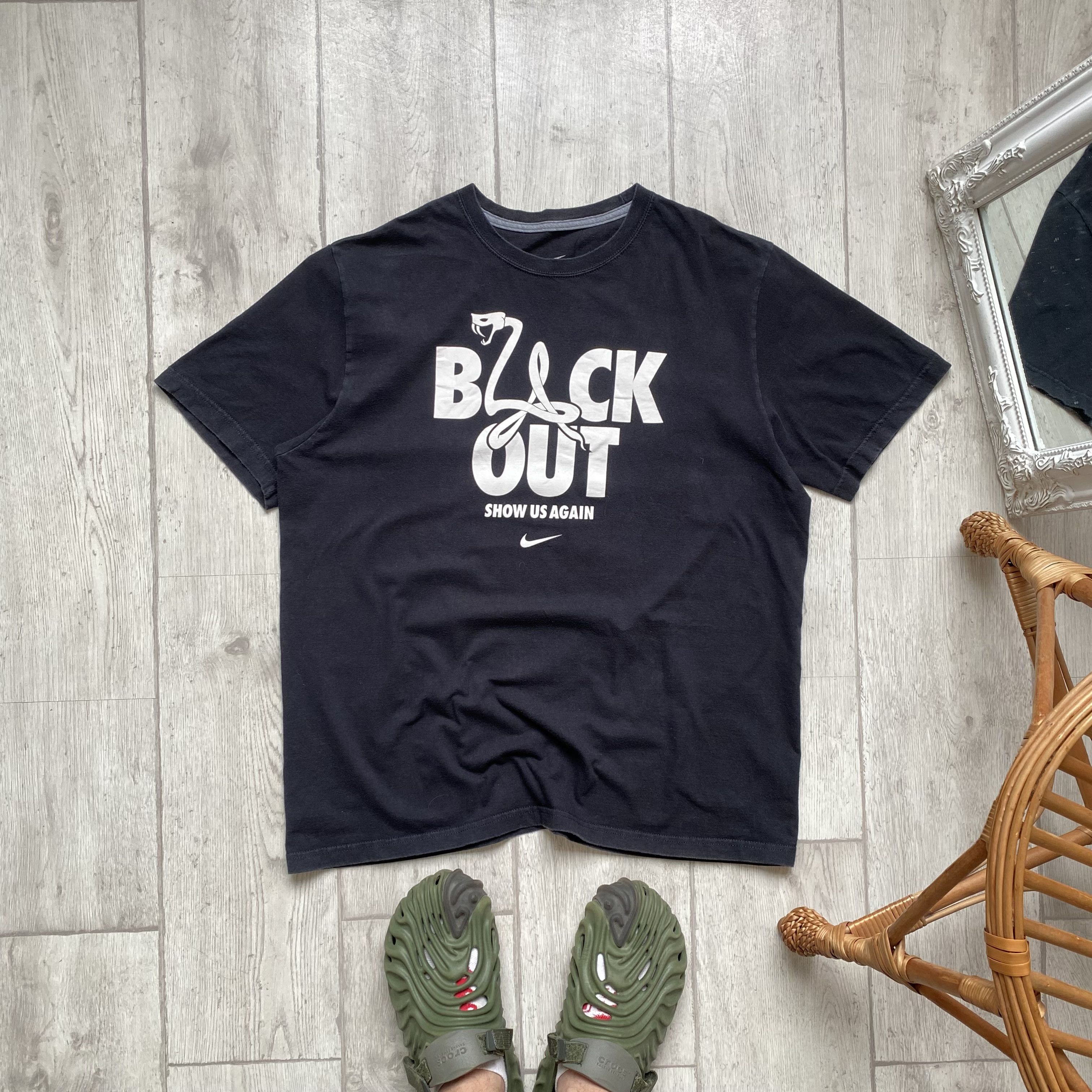 Nike 🐍 Vintage 00s Nike Big logo tee Black Out Drill Swoosh Size US L / EU 52-54 / 3 - 7 Thumbnail
