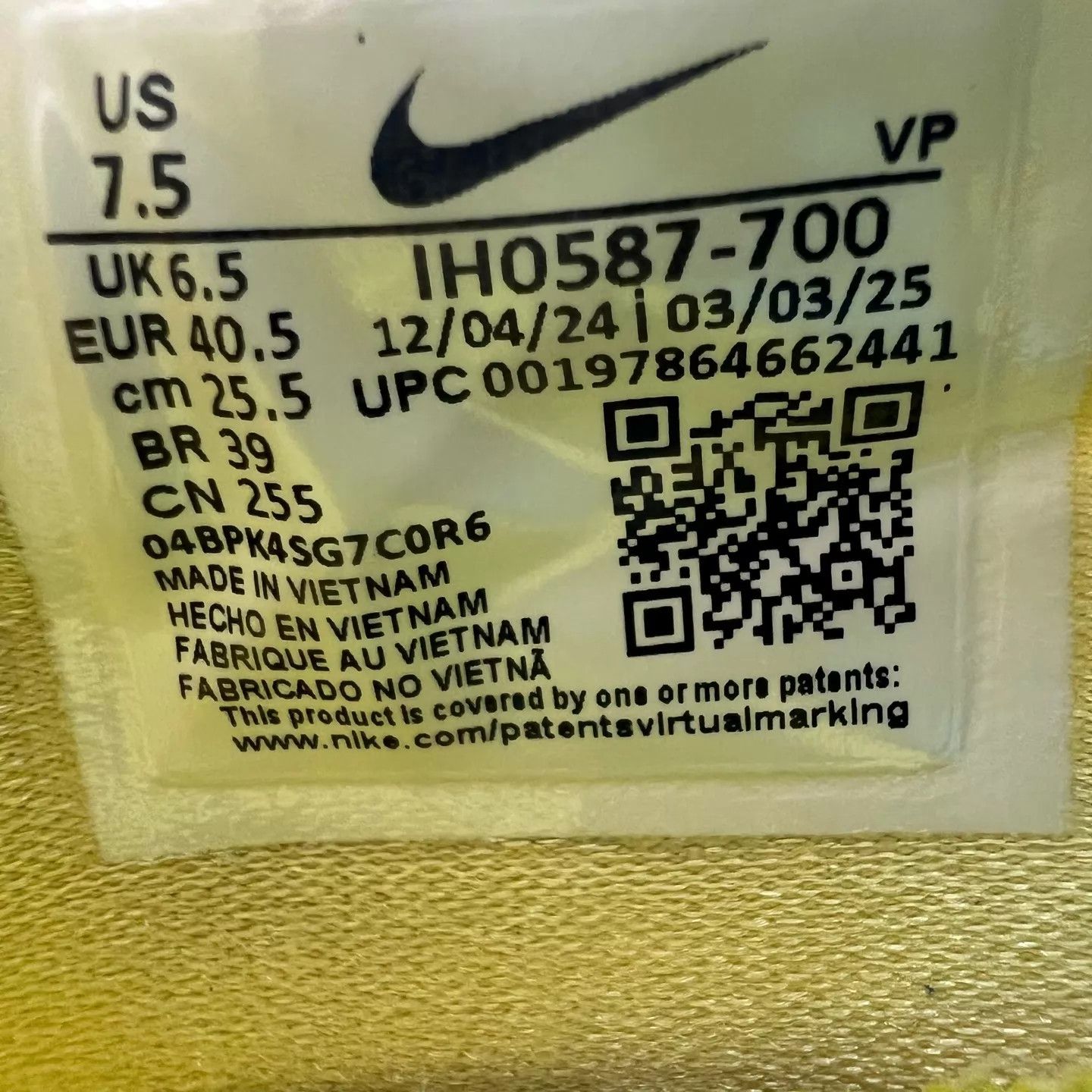 Nike Nike Zoom Kobe 4 Yellow Men's 40.5 Size US 7.5 / EU 40-41 - 8 Thumbnail