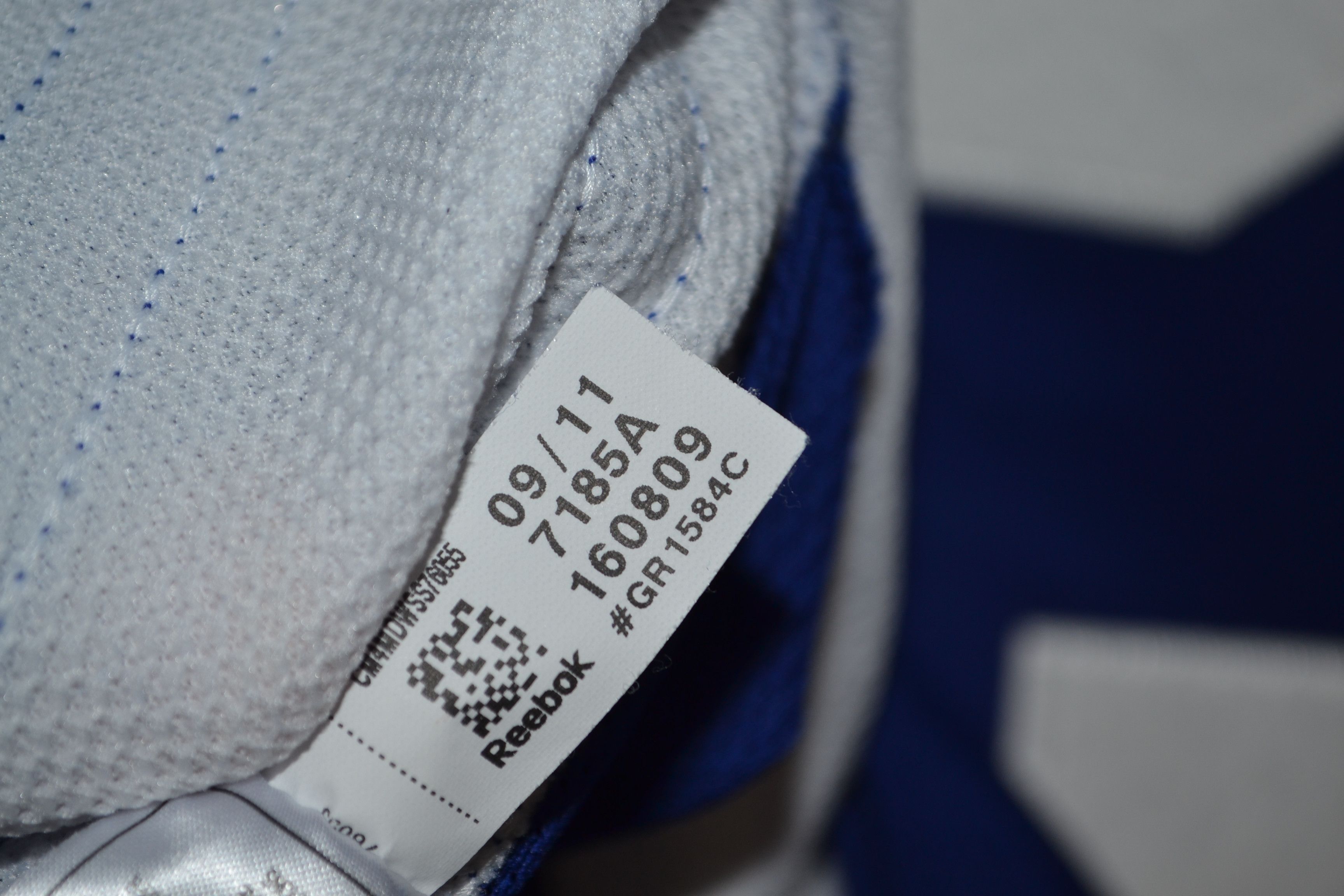 Reebok 2011 Toronto Maple Leafs Luke Schenn 2 Jersey XL