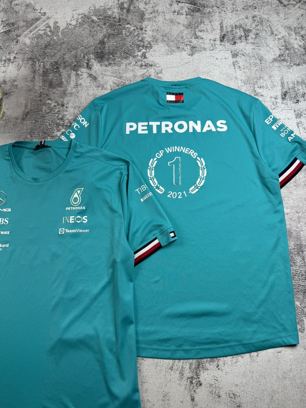 Tommy Hilfiger x2 Petronas AMG Winners 2021 2022 Moto Racing Formula 1 T Shirt Men’s Tee Jersey Size US L / EU 52-54 / 3 - 3 Thumbnail